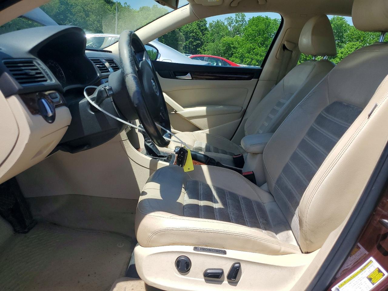 2012 Volkswagen Passat Sel Темно-бордовый vin: 1VWCP7A3XCC077405