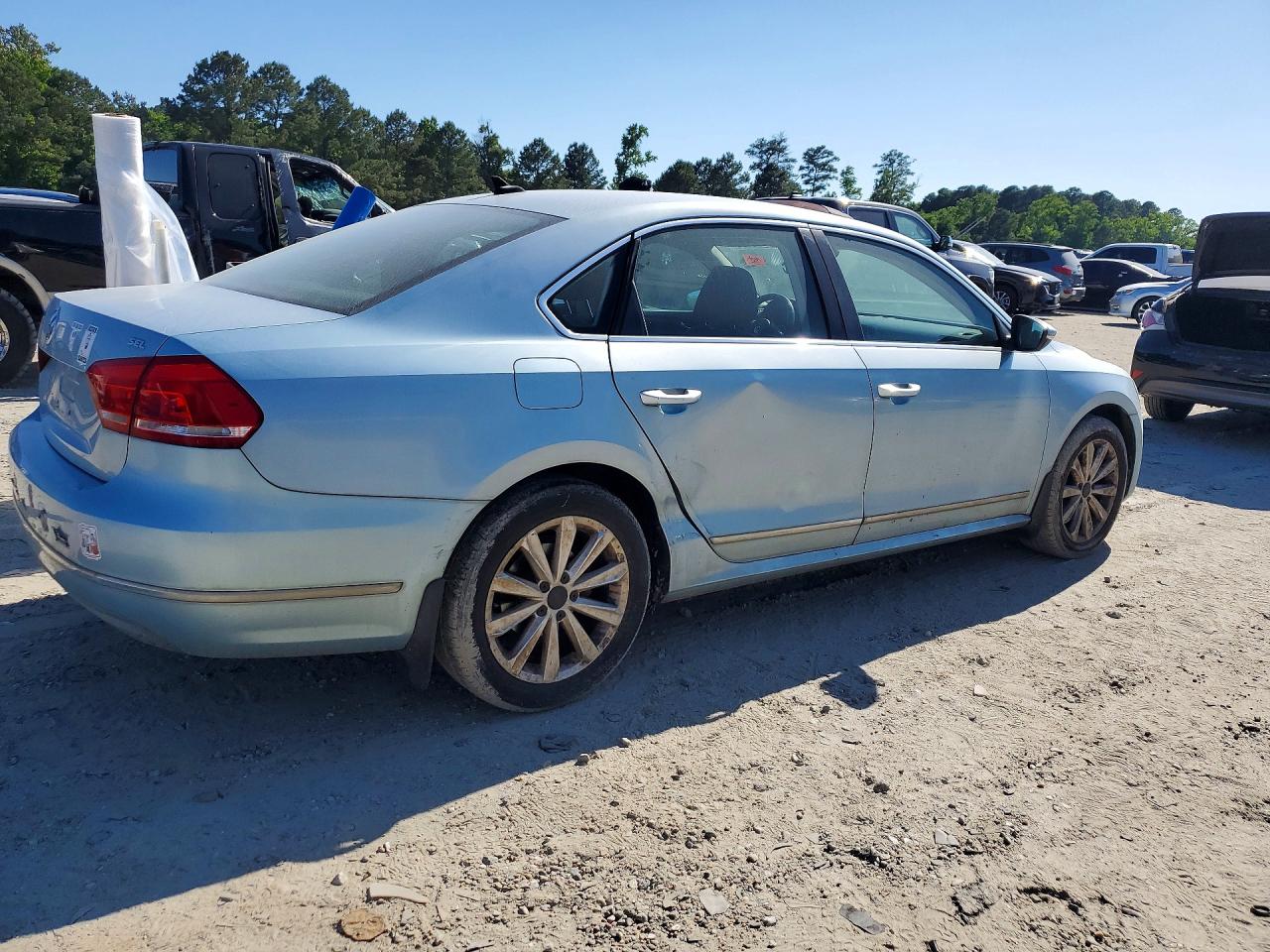 2013 Volkswagen Passat Sel Blue vin: 1VWCP7A3XDC015312