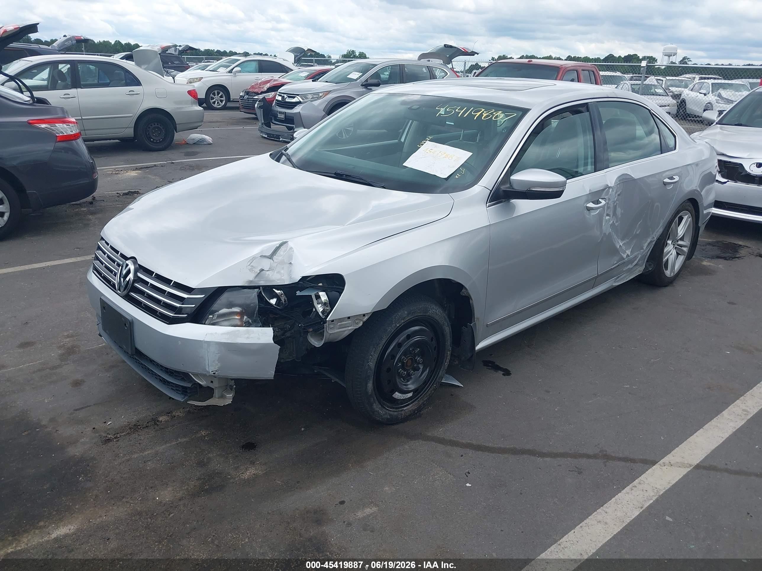2014 Volkswagen Passat 1.8t Sel Premium Серый vin: 1VWCS7A30EC064101
