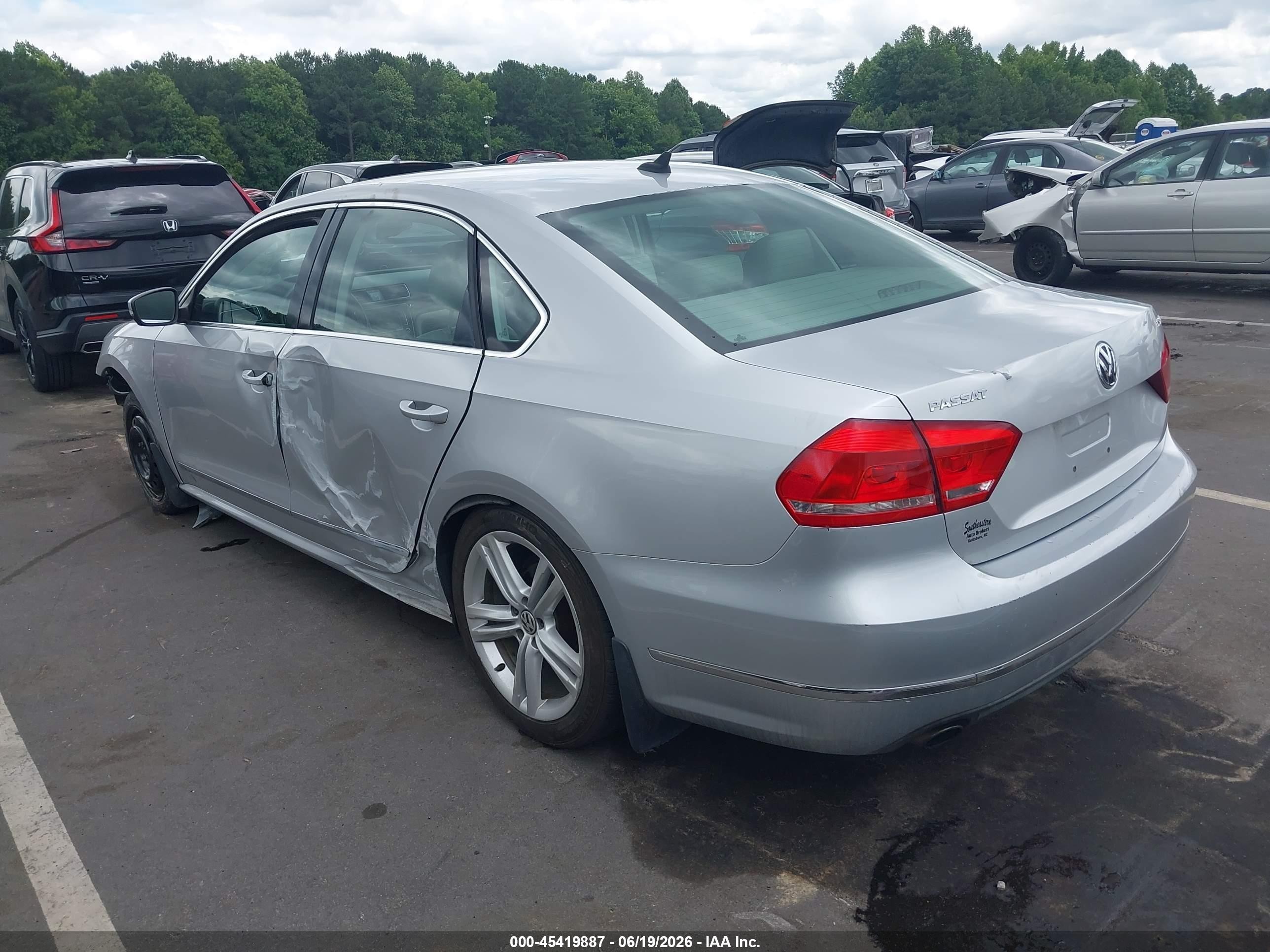 2014 Volkswagen Passat 1.8t Sel Premium Серый vin: 1VWCS7A30EC064101