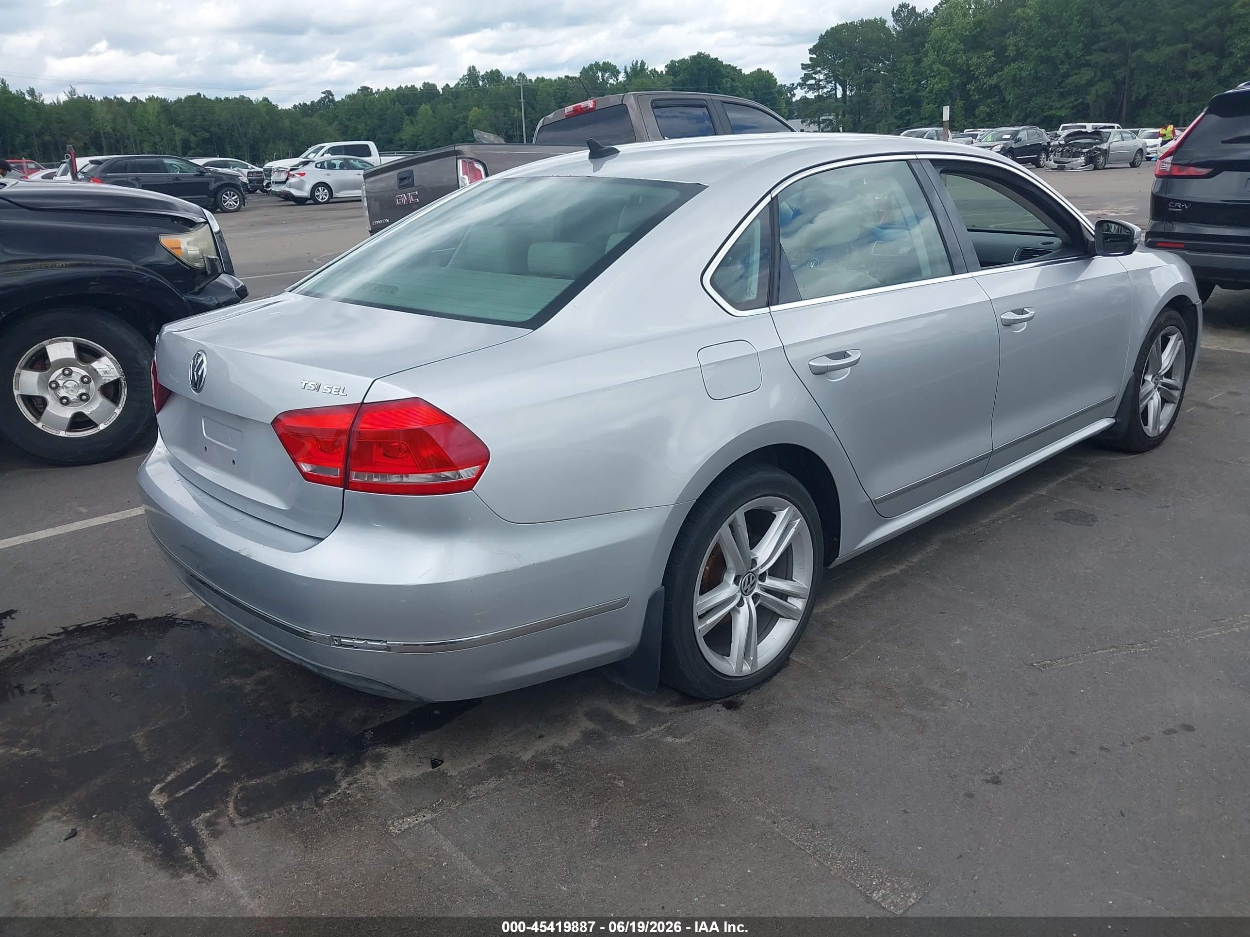 2014 Volkswagen Passat 1.8t Sel Premium Серый vin: 1VWCS7A30EC064101