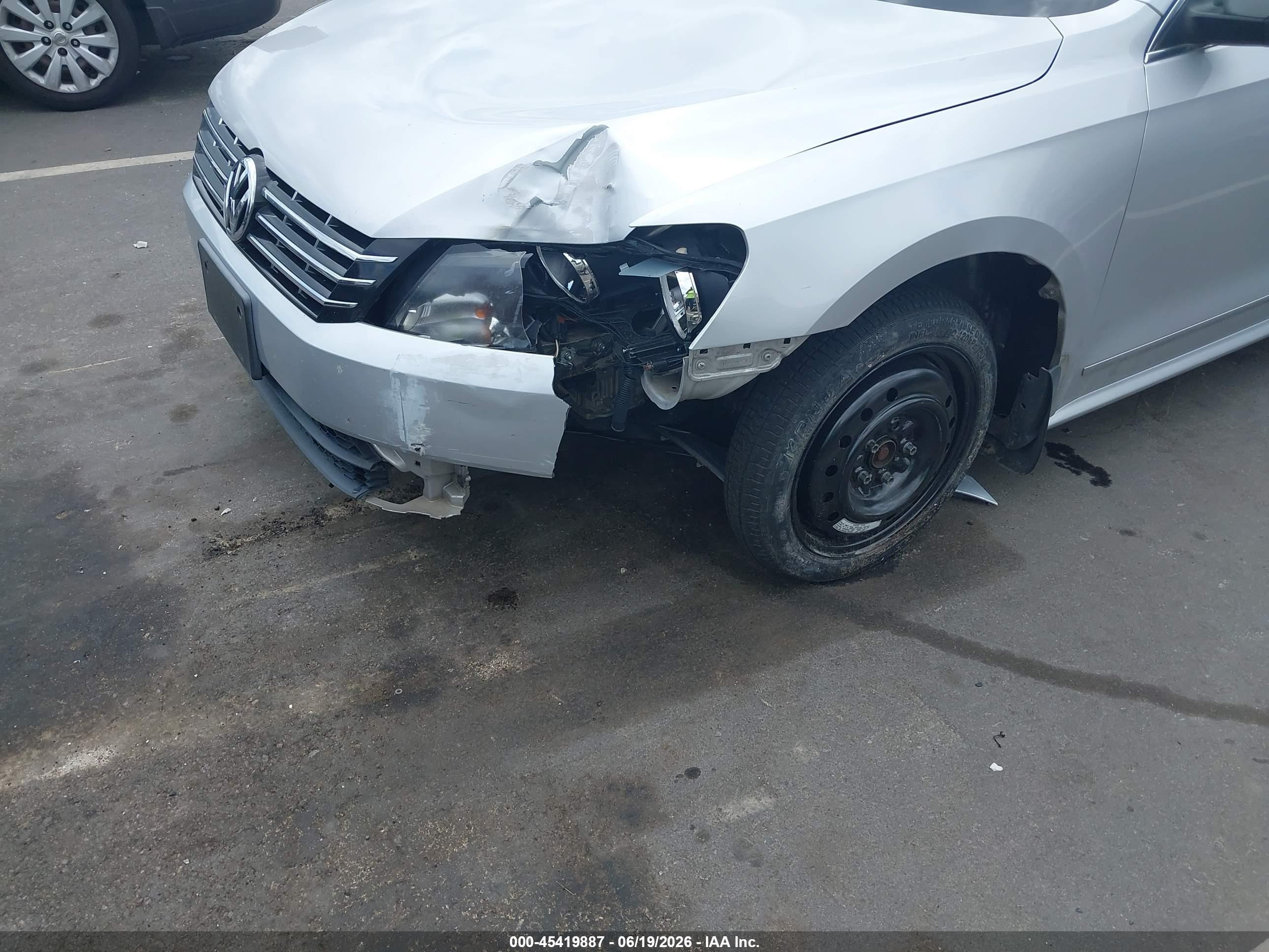 2014 Volkswagen Passat 1.8t Sel Premium Серый vin: 1VWCS7A30EC064101