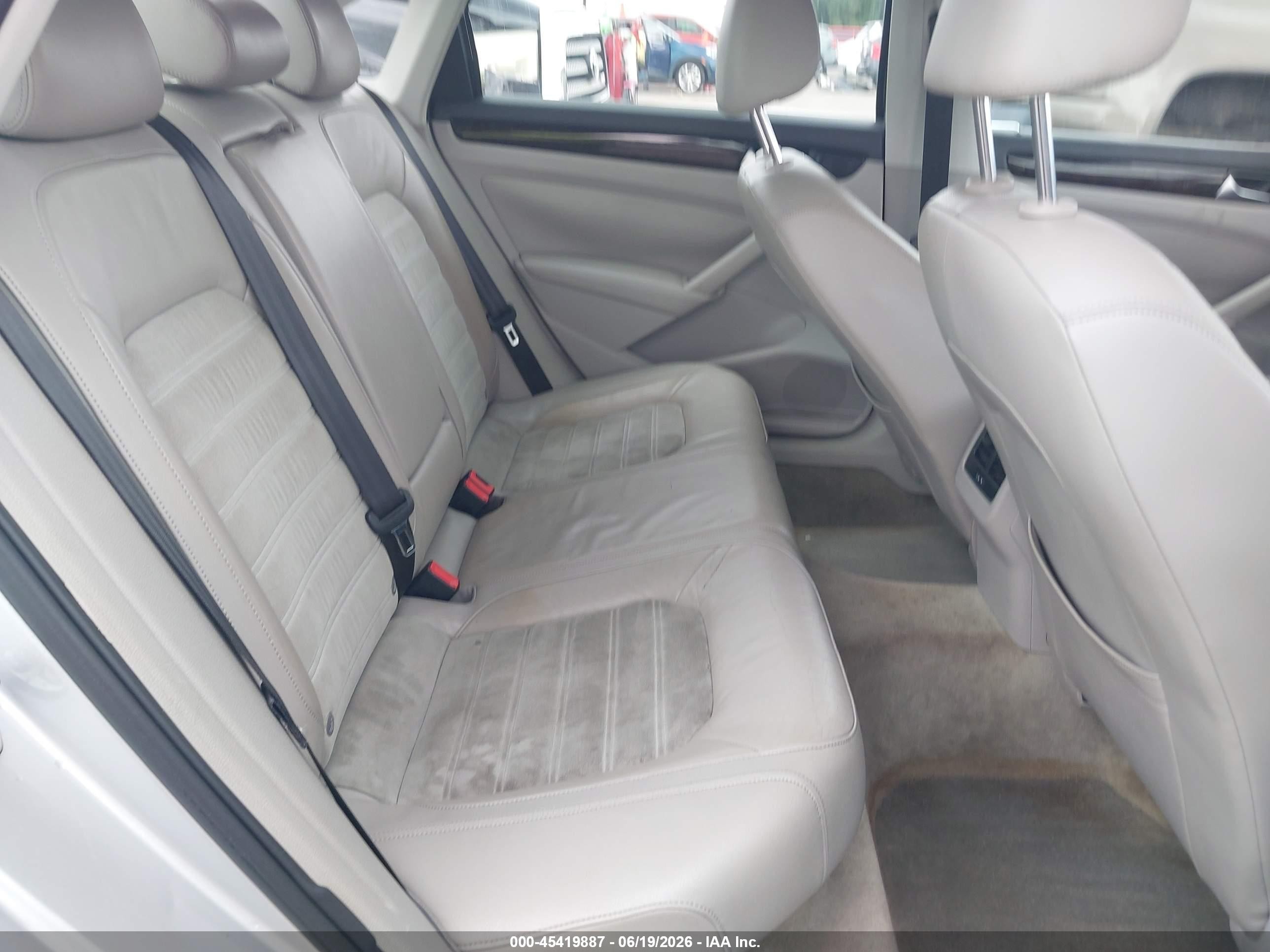 2014 Volkswagen Passat 1.8t Sel Premium Серый vin: 1VWCS7A30EC064101