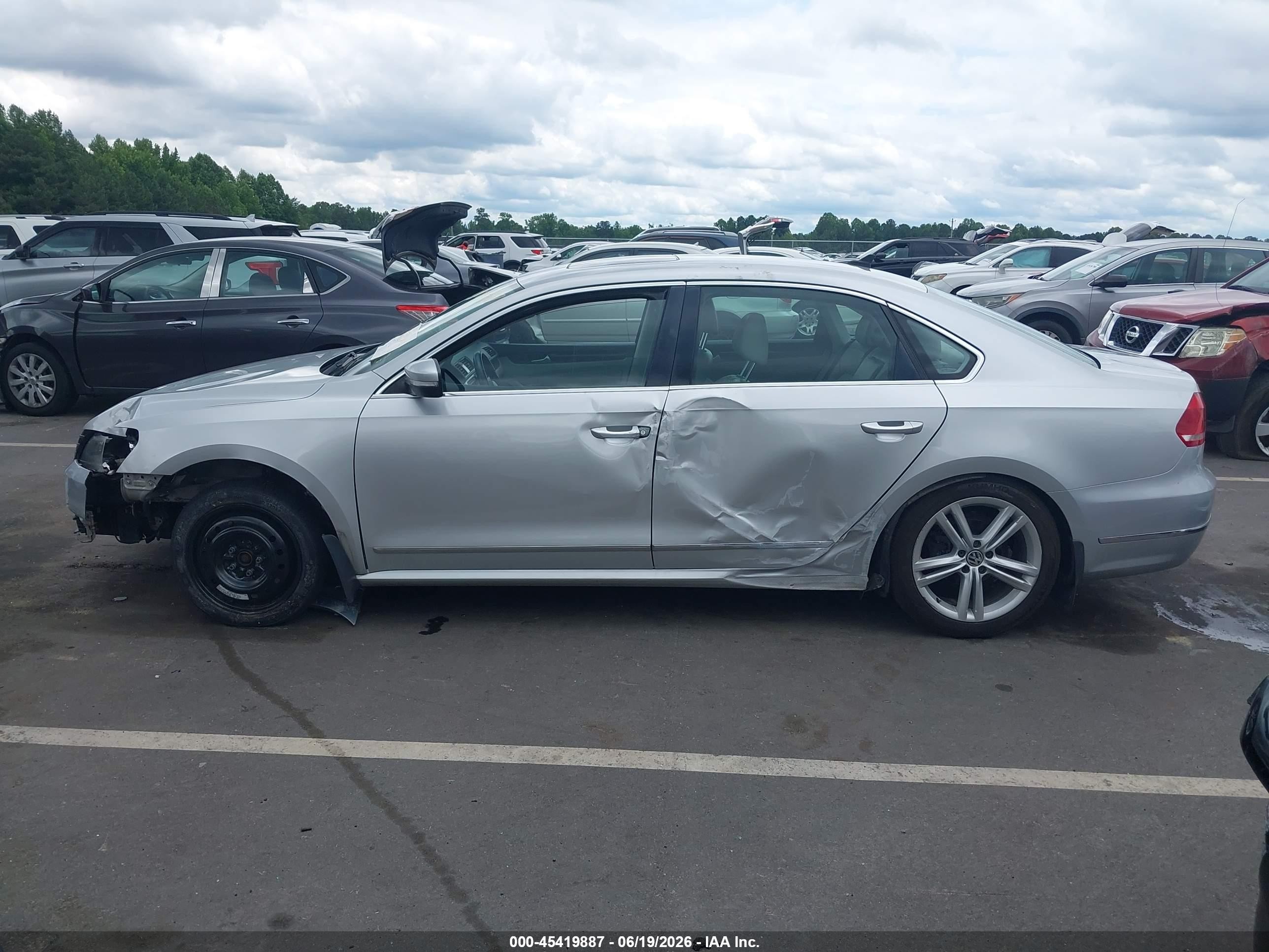 2014 Volkswagen Passat 1.8t Sel Premium Серый vin: 1VWCS7A30EC064101