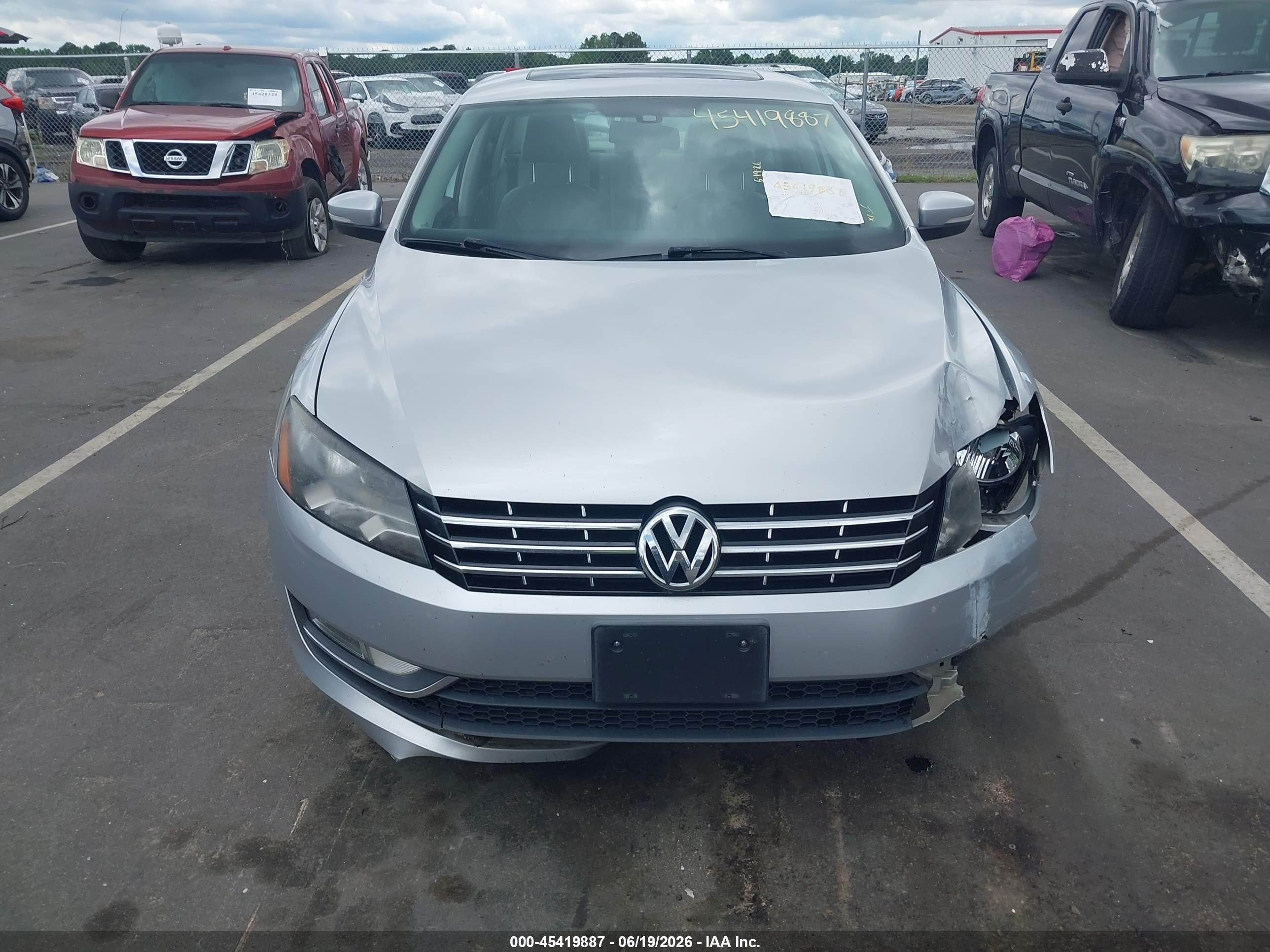 2014 Volkswagen Passat 1.8t Sel Premium Серый vin: 1VWCS7A30EC064101