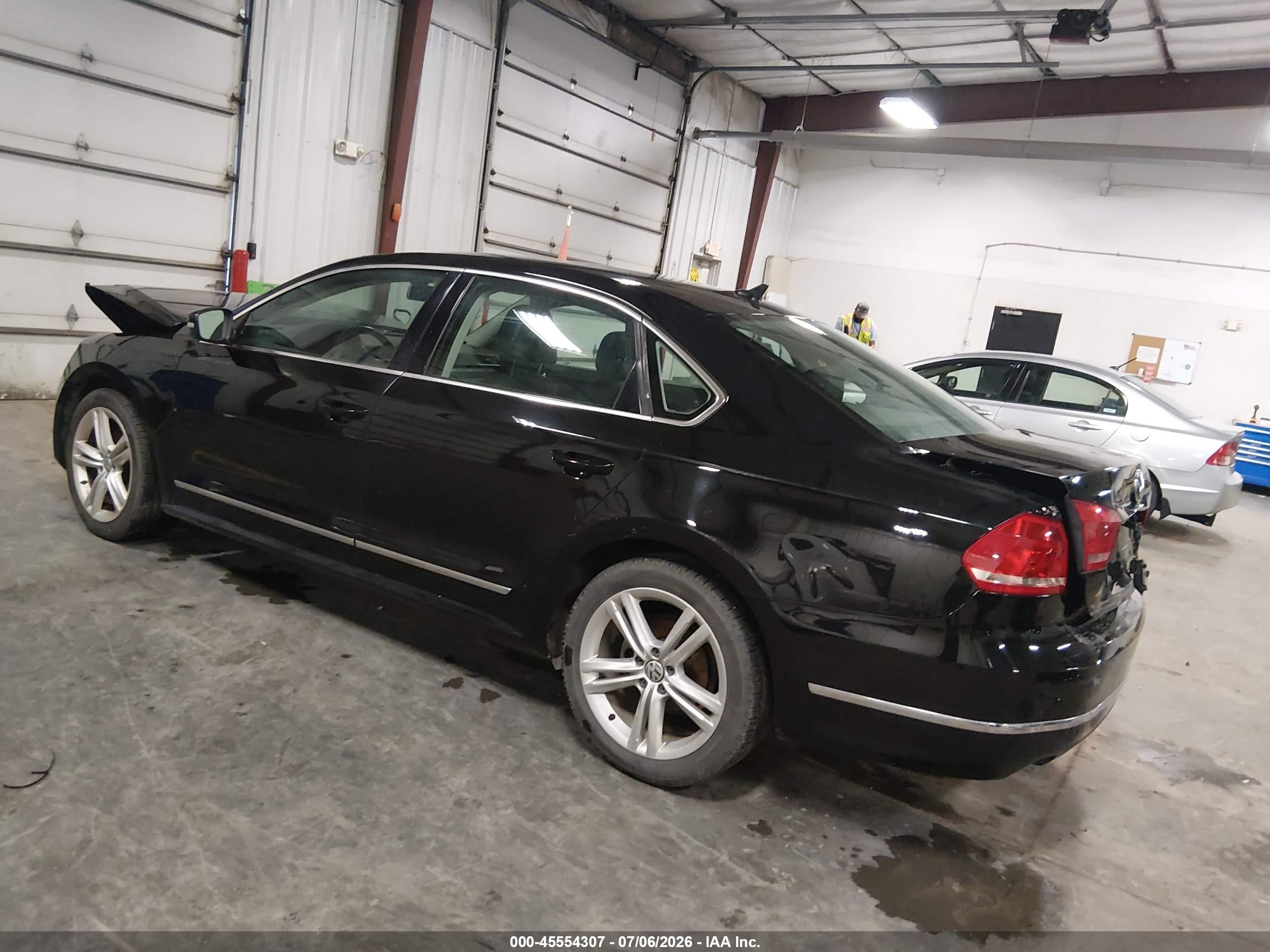 2015 Volkswagen Passat 1.8t Sel Premium Черный vin: 1VWCS7A30FC123326