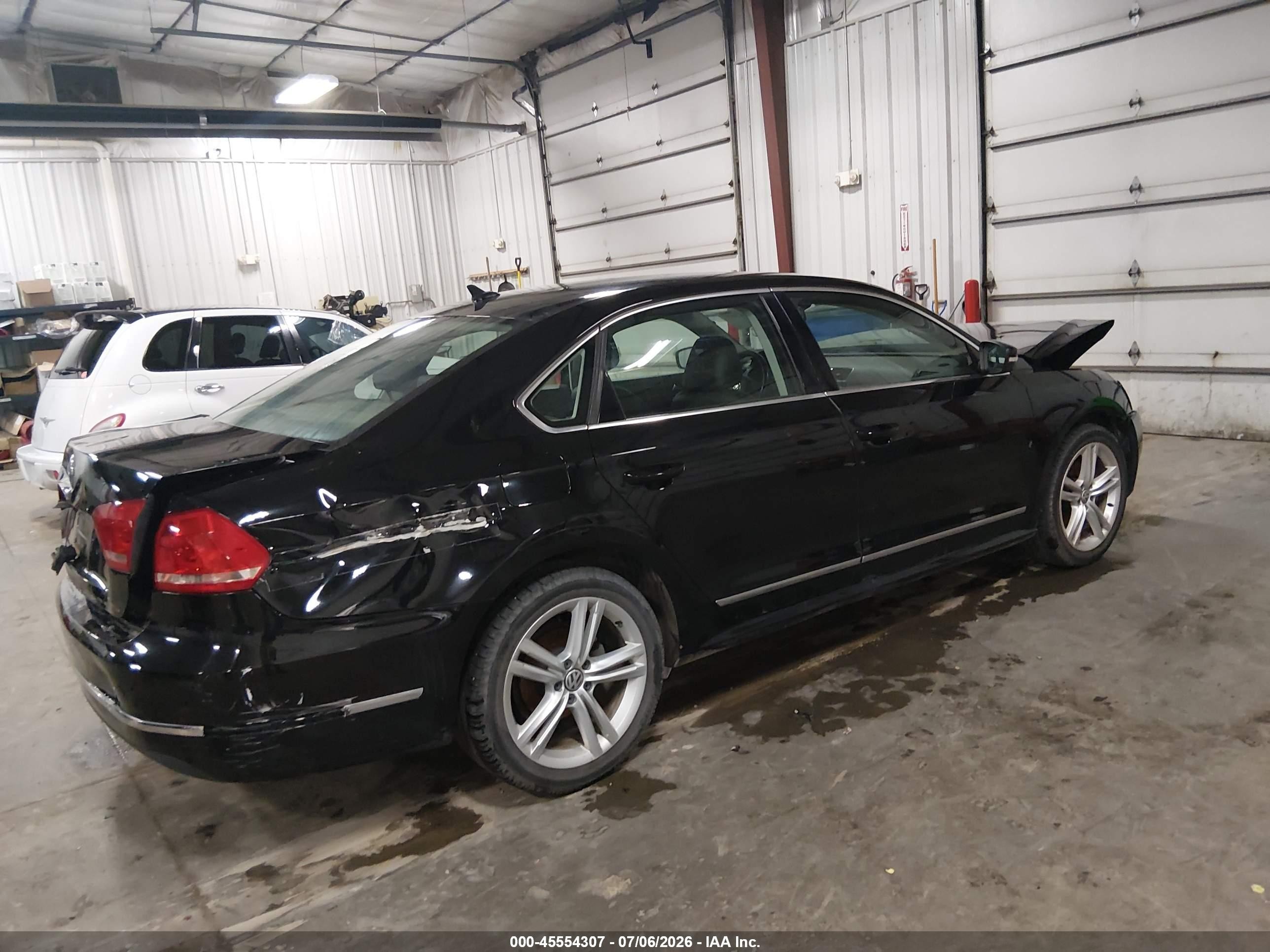 2015 Volkswagen Passat 1.8t Sel Premium Черный vin: 1VWCS7A30FC123326