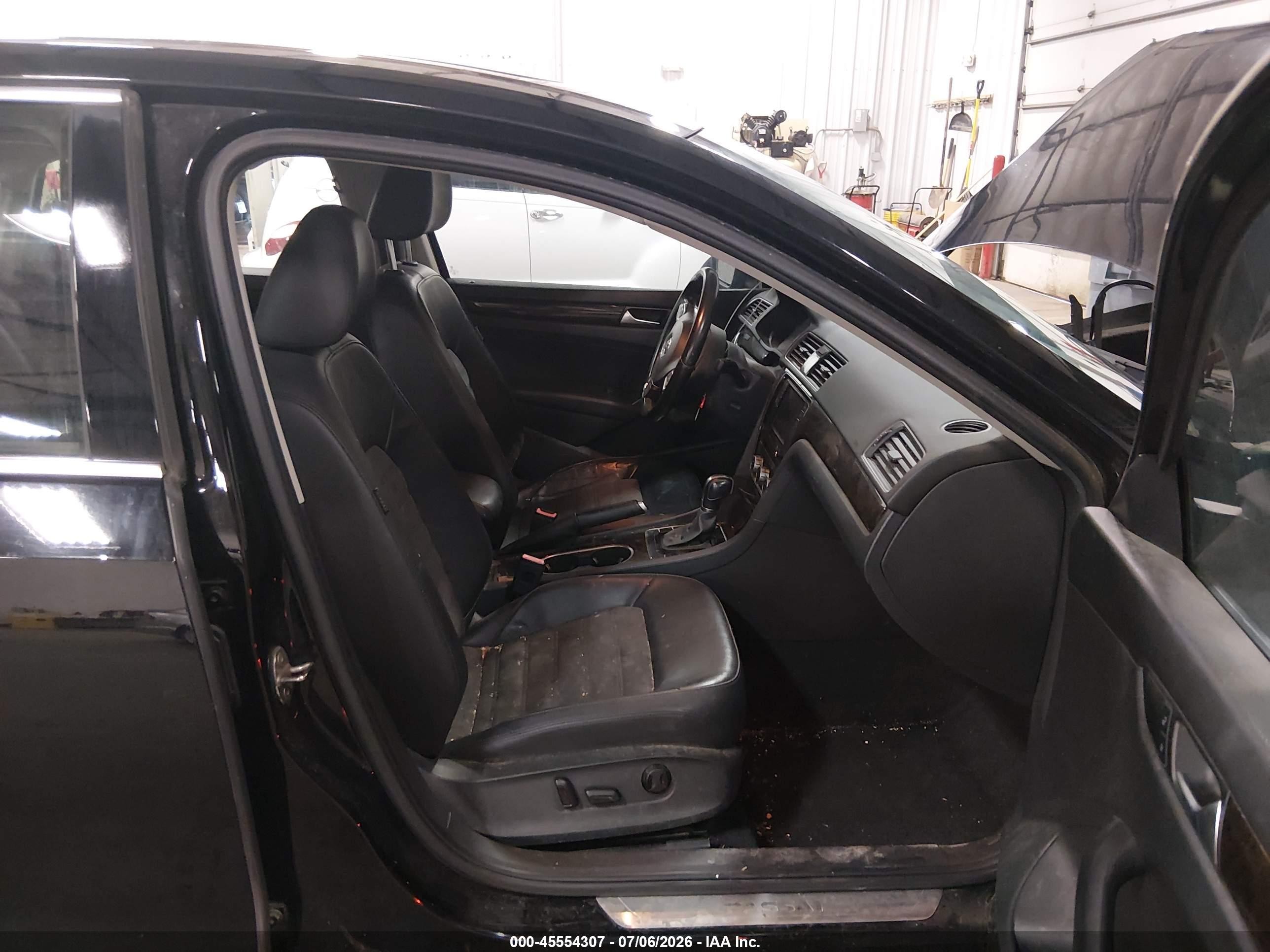 2015 Volkswagen Passat 1.8t Sel Premium Черный vin: 1VWCS7A30FC123326