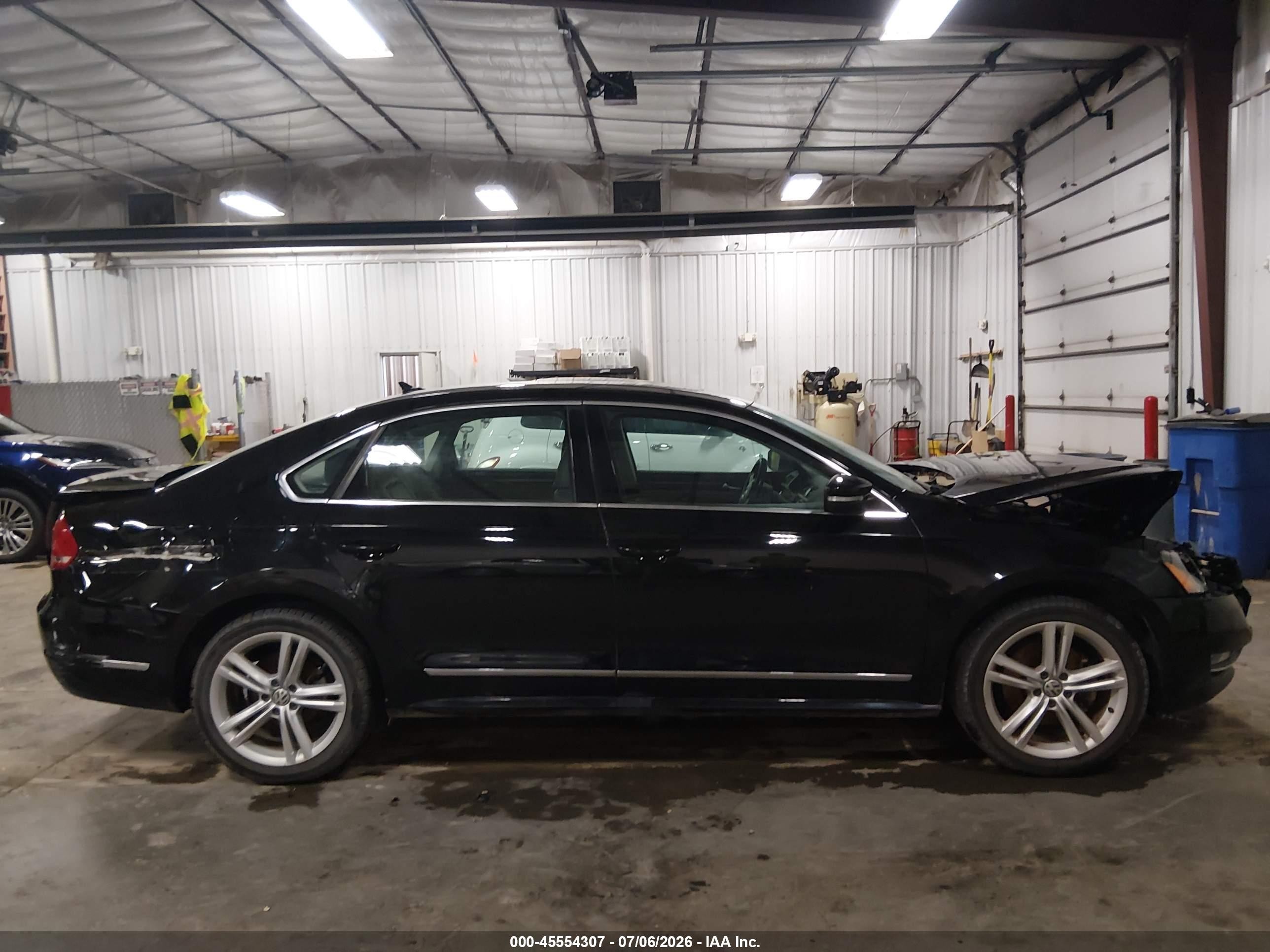 2015 Volkswagen Passat 1.8t Sel Premium Черный vin: 1VWCS7A30FC123326