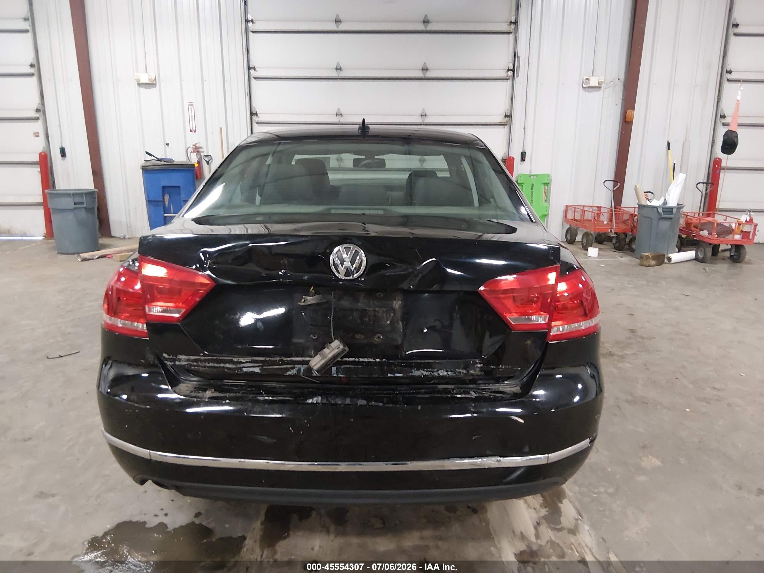 2015 Volkswagen Passat 1.8t Sel Premium Черный vin: 1VWCS7A30FC123326