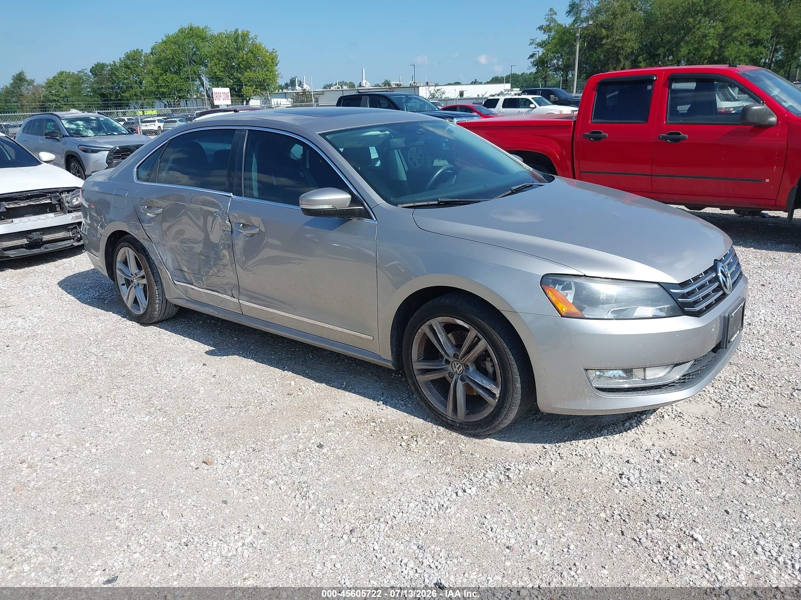 2014 Volkswagen Passat 1.8t Sel Premium Серебряный vin: 1VWCS7A31EC061546