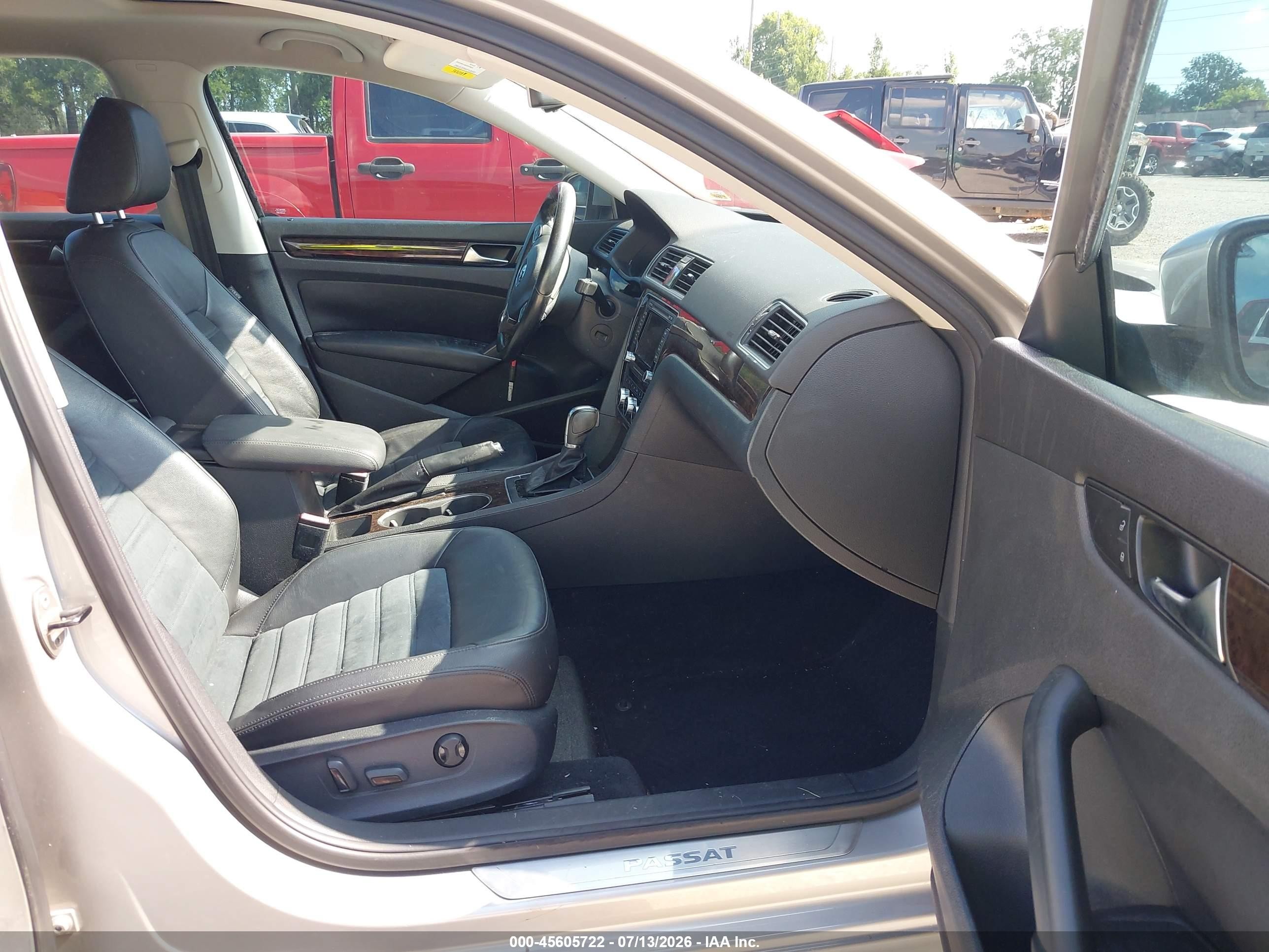 2014 Volkswagen Passat 1.8t Sel Premium Silver vin: 1VWCS7A31EC061546