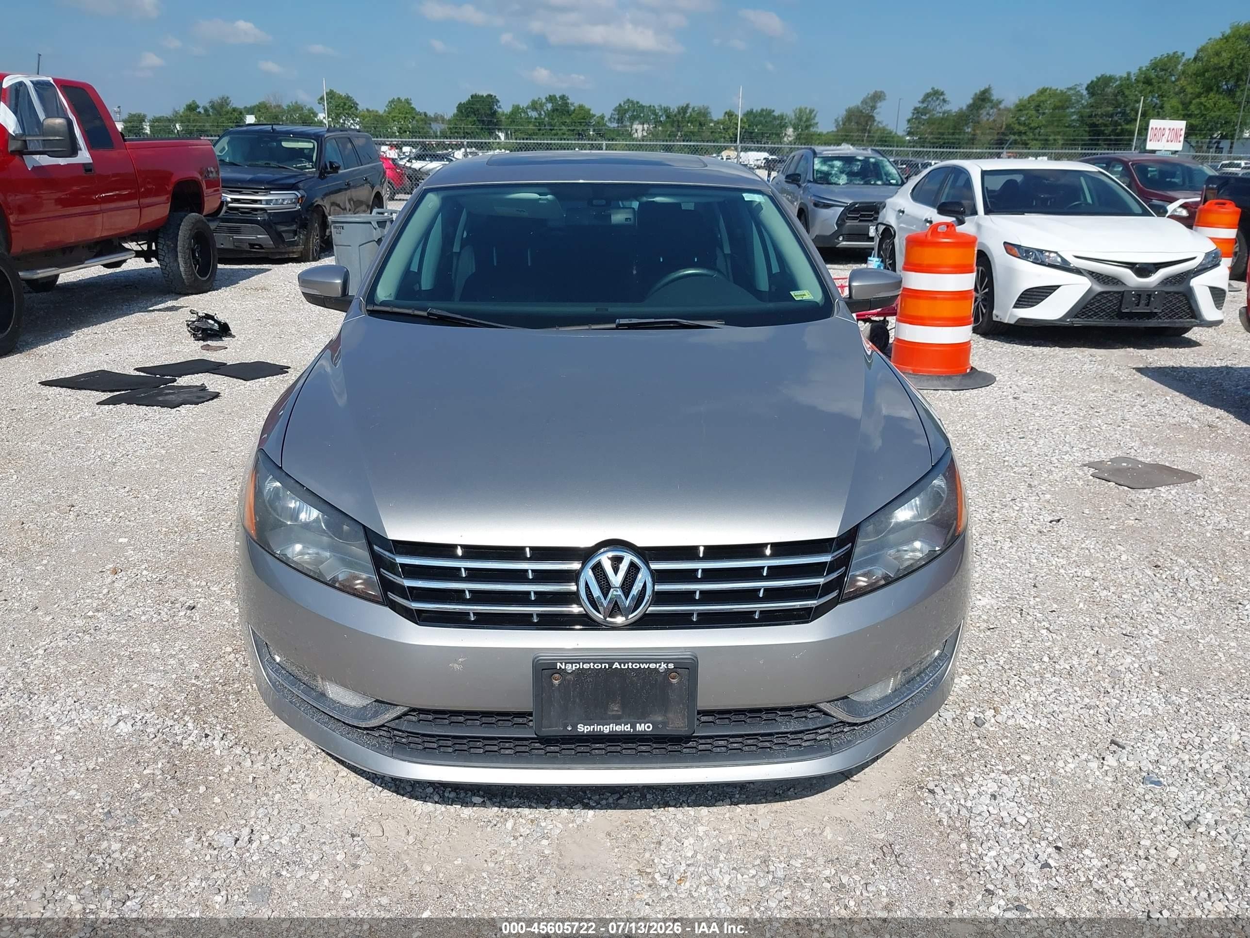 2014 Volkswagen Passat 1.8t Sel Premium Silver vin: 1VWCS7A31EC061546