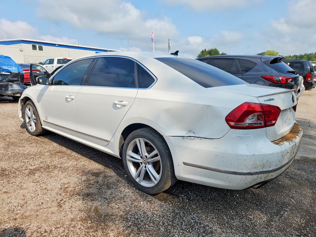 2014 Volkswagen Passat Sel Белый vin: 1VWCS7A31EC082011