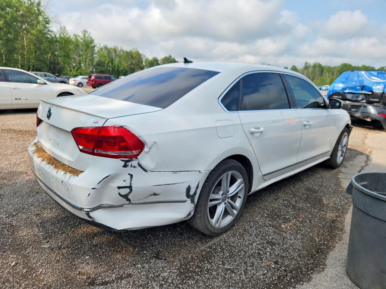 2014 Volkswagen Passat Sel Белый vin: 1VWCS7A31EC082011