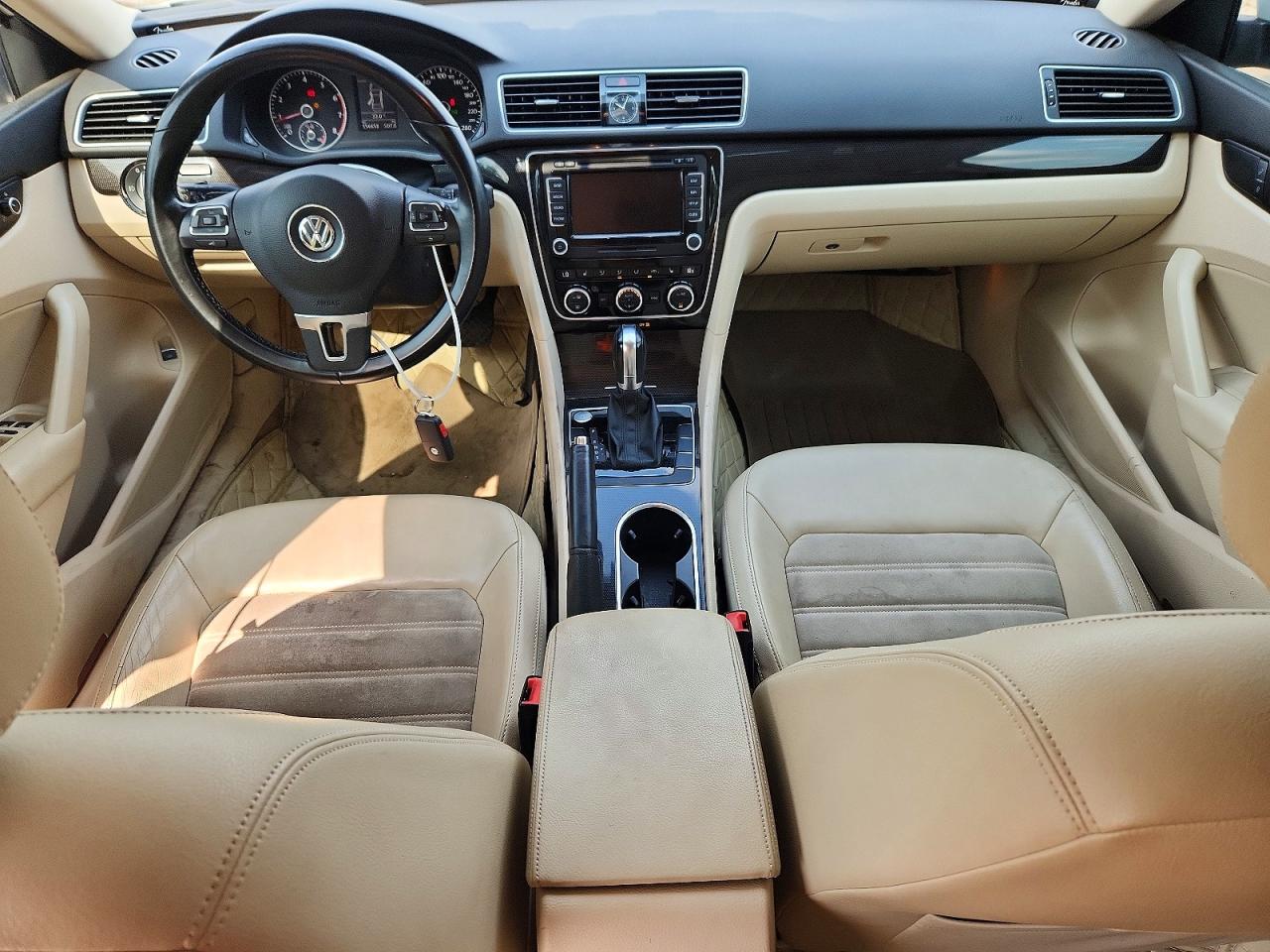 2014 Volkswagen Passat Sel Белый vin: 1VWCS7A31EC082011