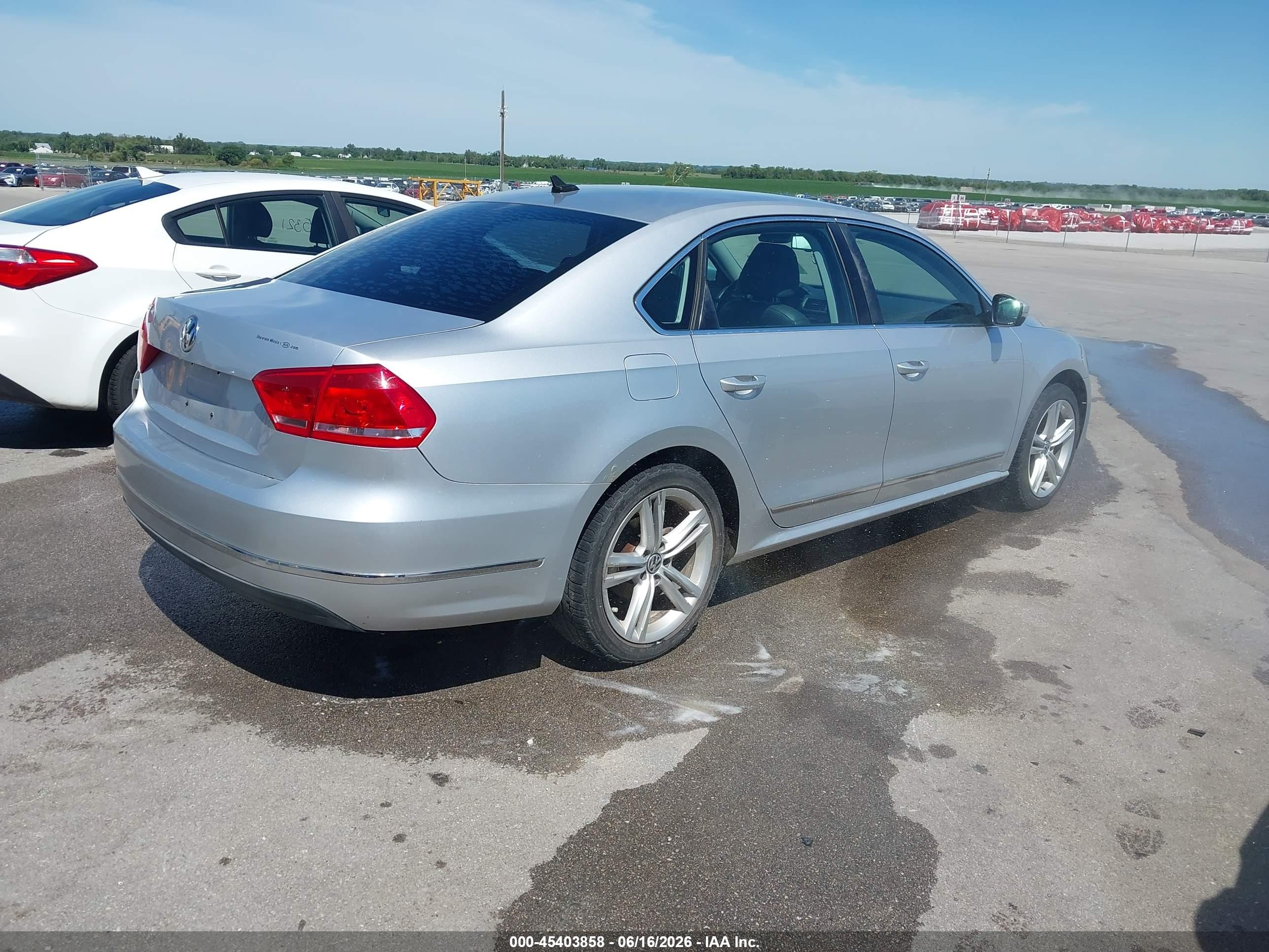 2014 Volkswagen Passat 1.8t Sel Premium Silver vin: 1VWCS7A34EC077448