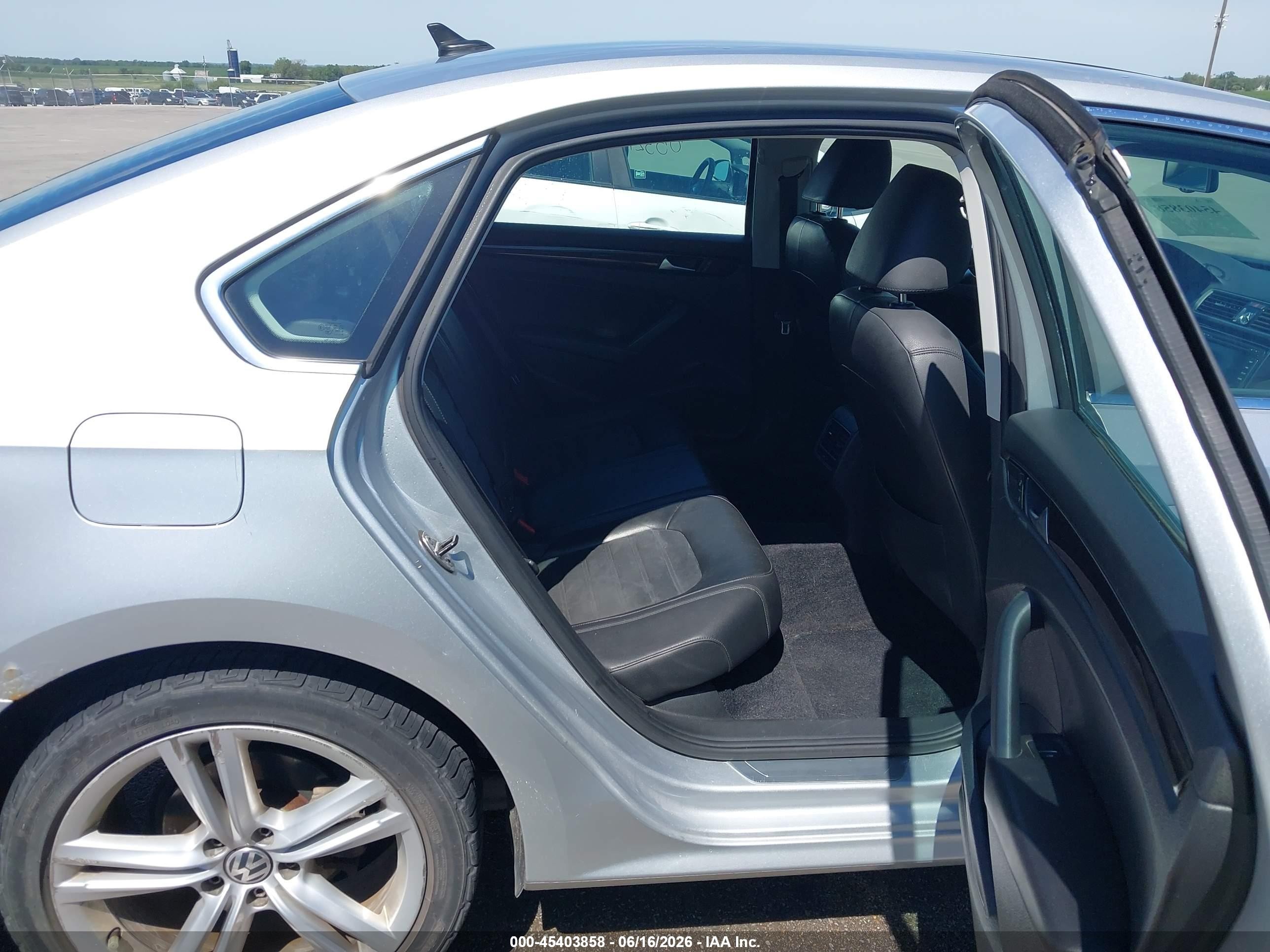 2014 Volkswagen Passat 1.8t Sel Premium Silver vin: 1VWCS7A34EC077448