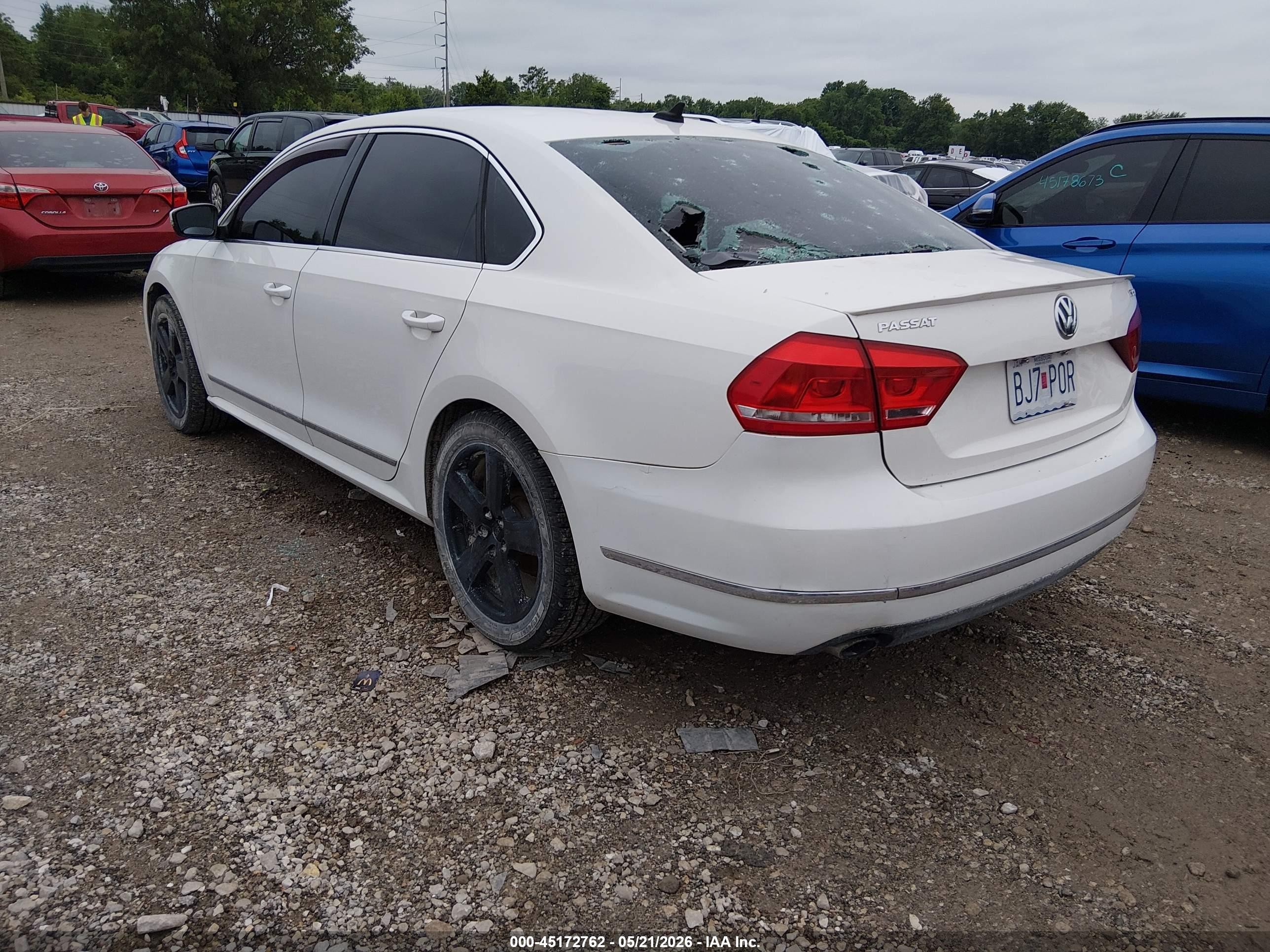 2015 Volkswagen Passat 1.8t Sel Premium White vin: 1VWCS7A34FC047917