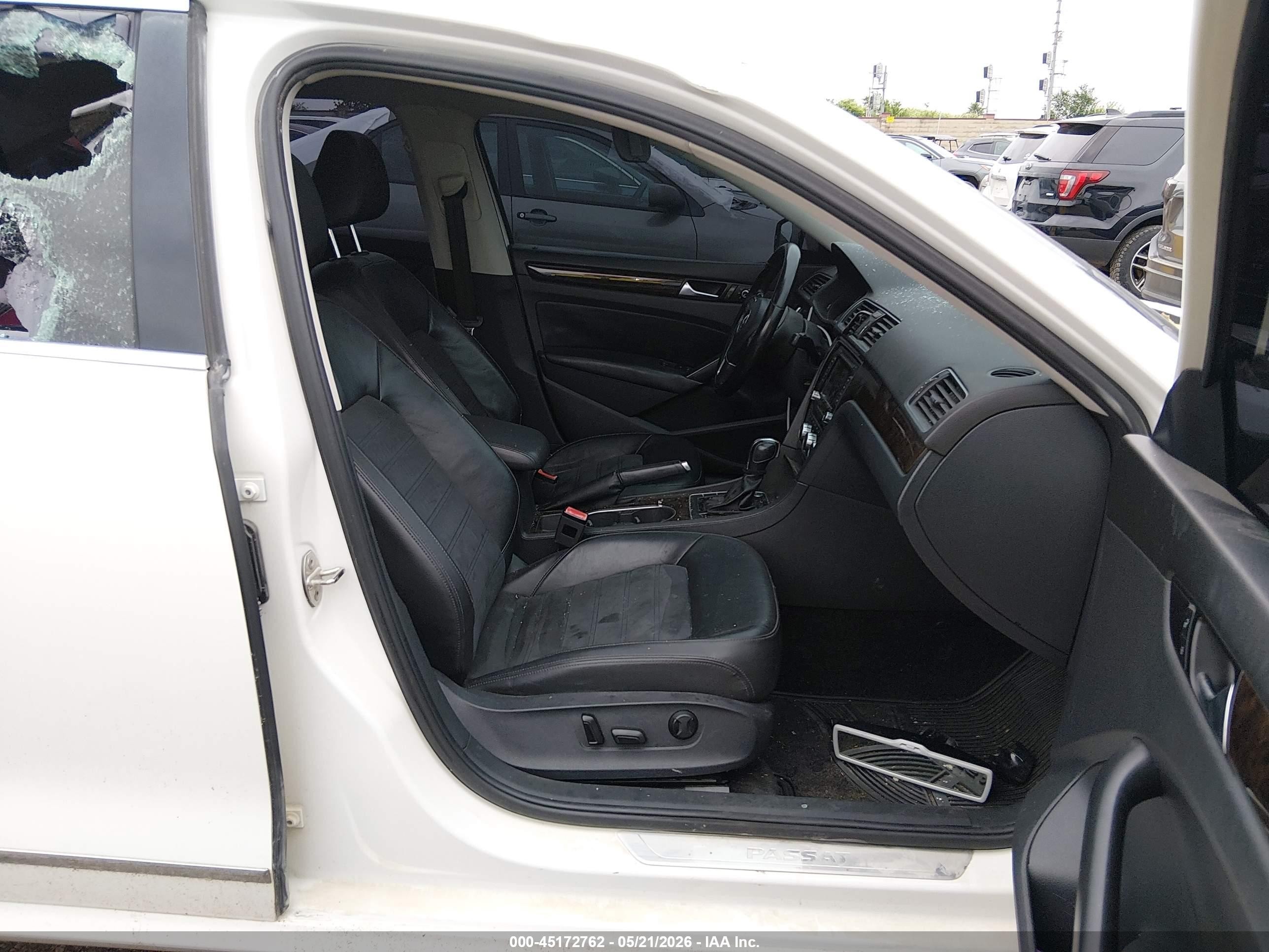 2015 Volkswagen Passat 1.8t Sel Premium White vin: 1VWCS7A34FC047917