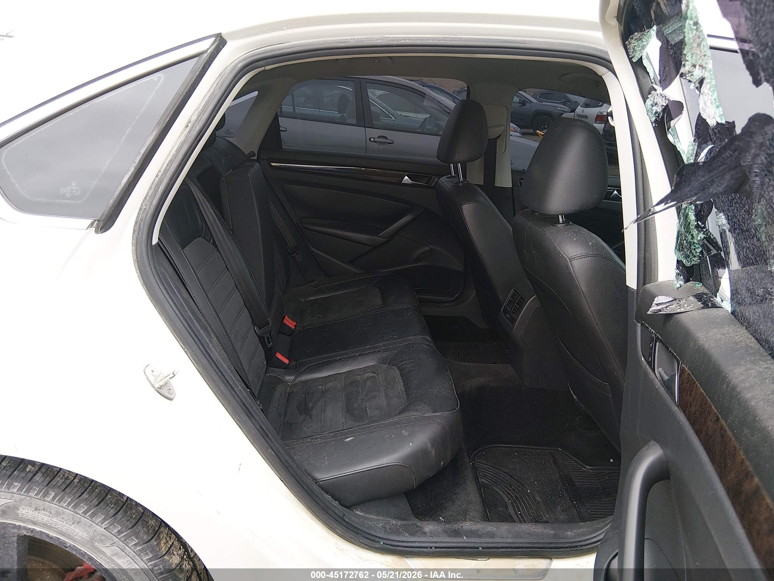 2015 Volkswagen Passat 1.8t Sel Premium White vin: 1VWCS7A34FC047917