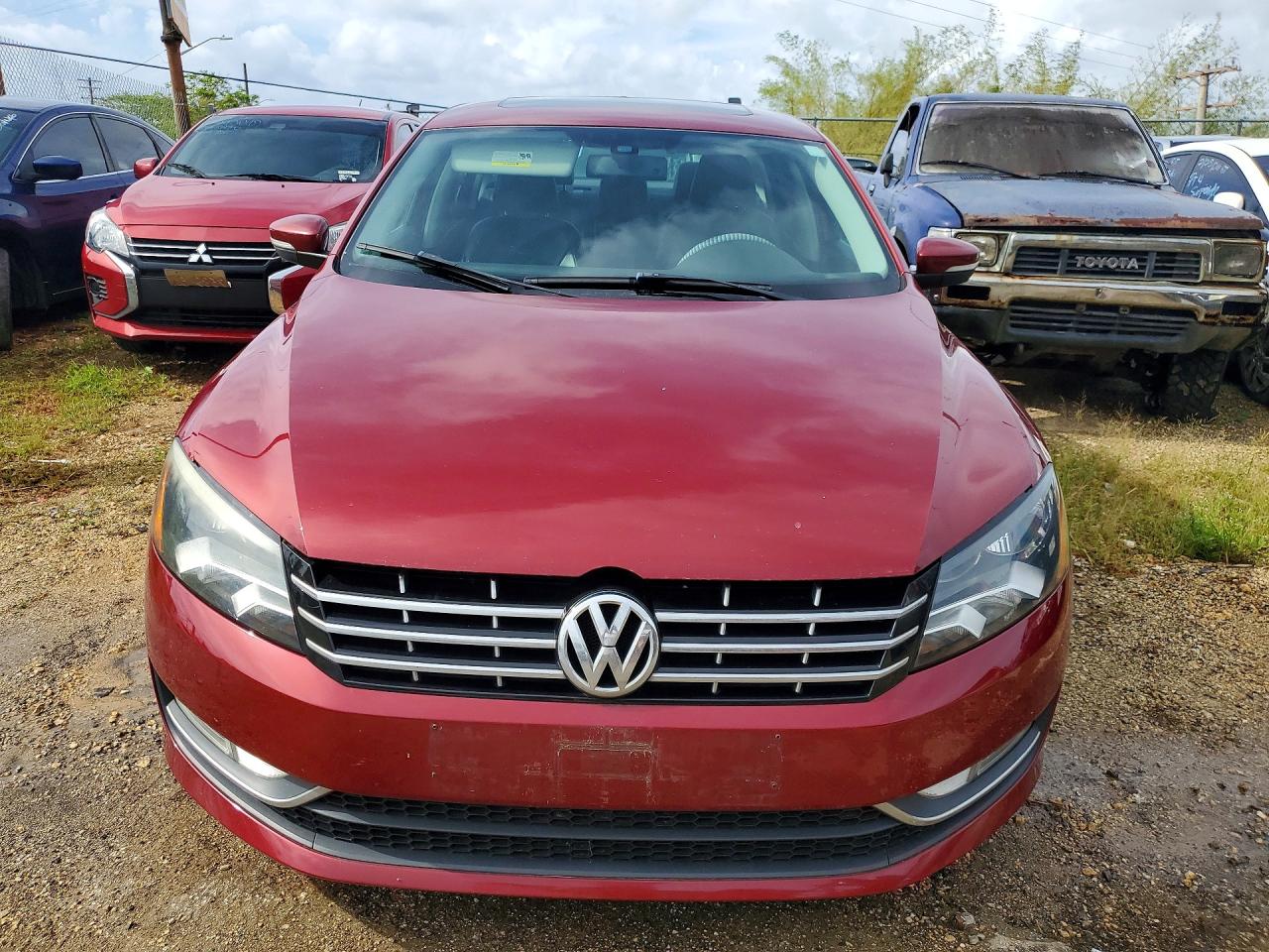2015 Volkswagen Passat Sel Maroon vin: 1VWCS7A38FC106290