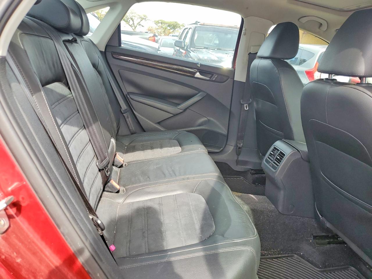2015 Volkswagen Passat Sel Maroon vin: 1VWCS7A38FC106290