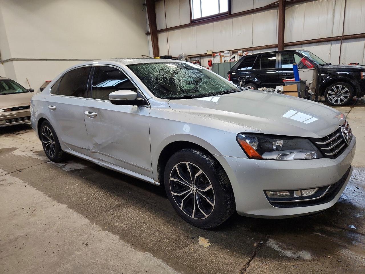 2014 Volkswagen Passat Sel Silver vin: 1VWCS7A39EC104756
