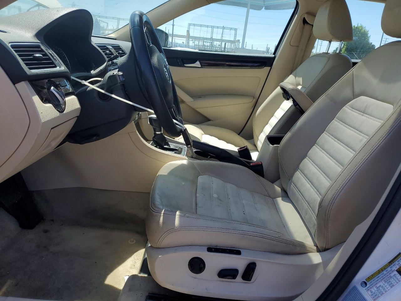 2015 Volkswagen Passat Sel White vin: 1VWCS7A39FC080007