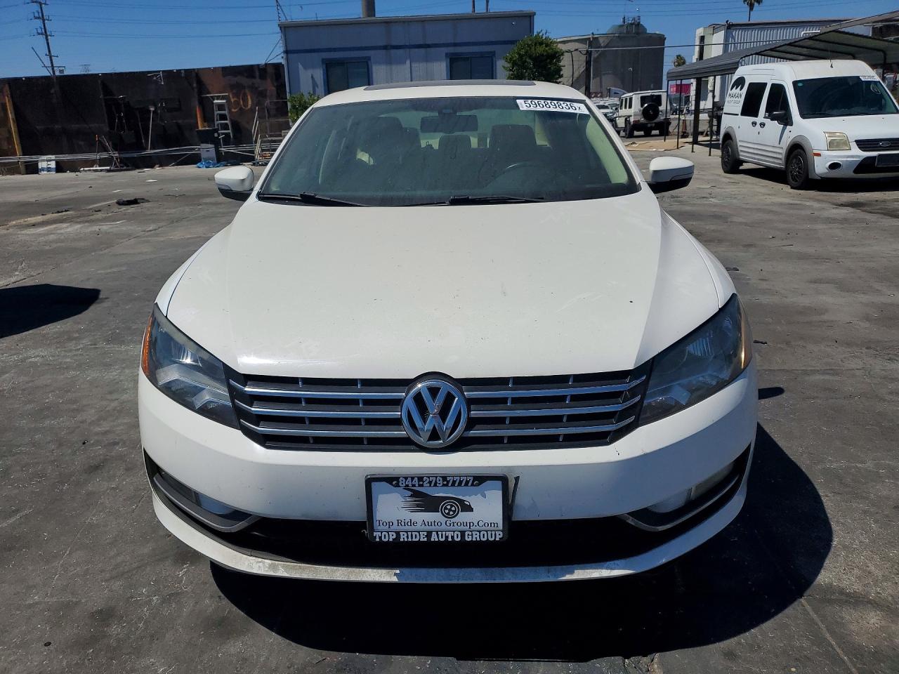 2015 Volkswagen Passat Sel White vin: 1VWCS7A39FC080007