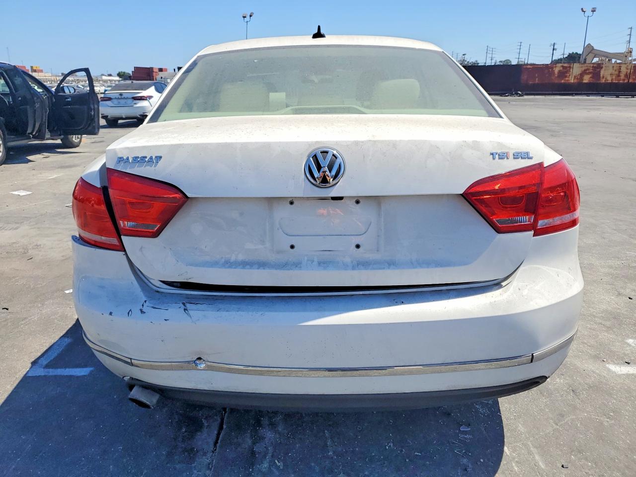 2015 Volkswagen Passat Sel White vin: 1VWCS7A39FC080007