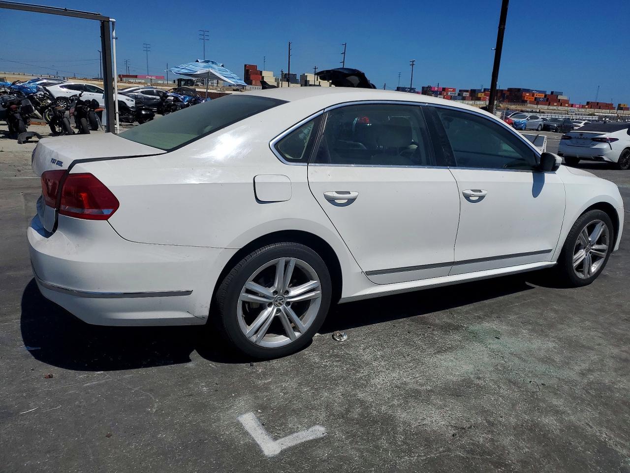 2015 Volkswagen Passat Sel White vin: 1VWCS7A39FC080007