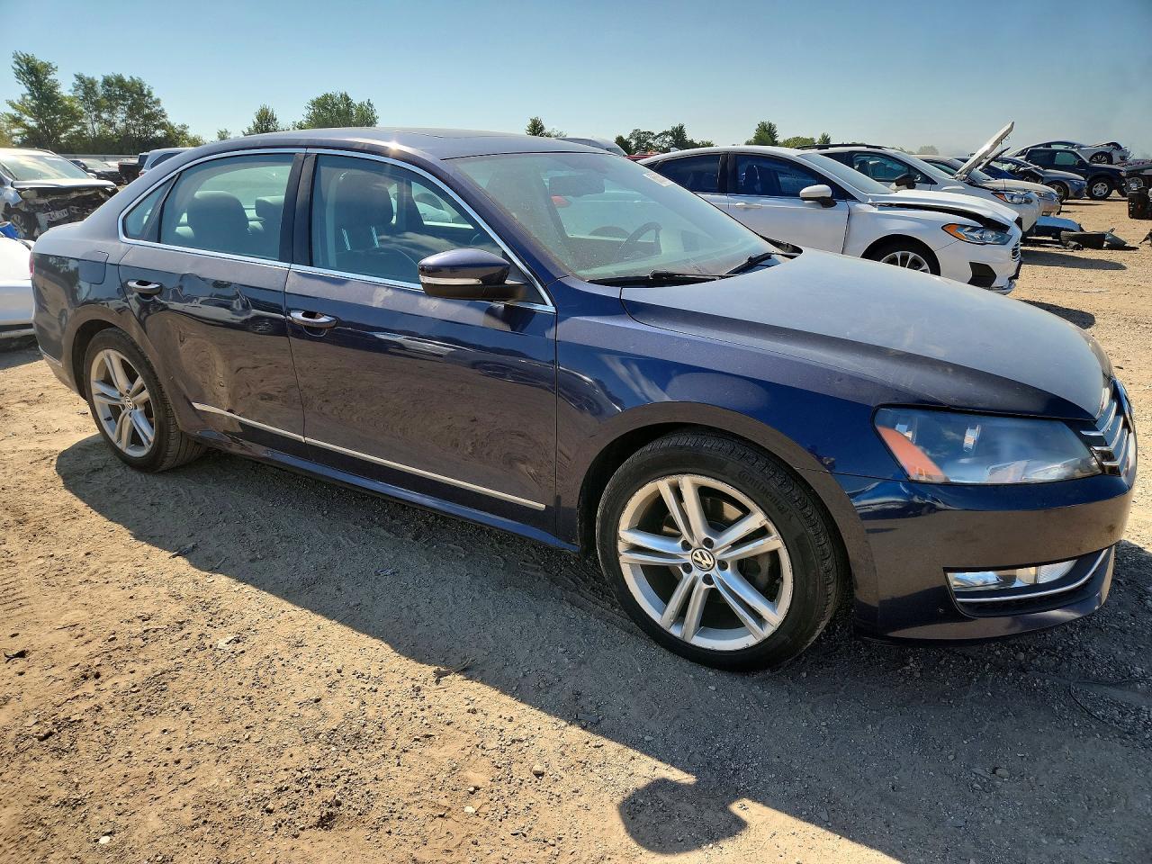 2015 Volkswagen Passat Sel Blue vin: 1VWCS7A3XFC052474