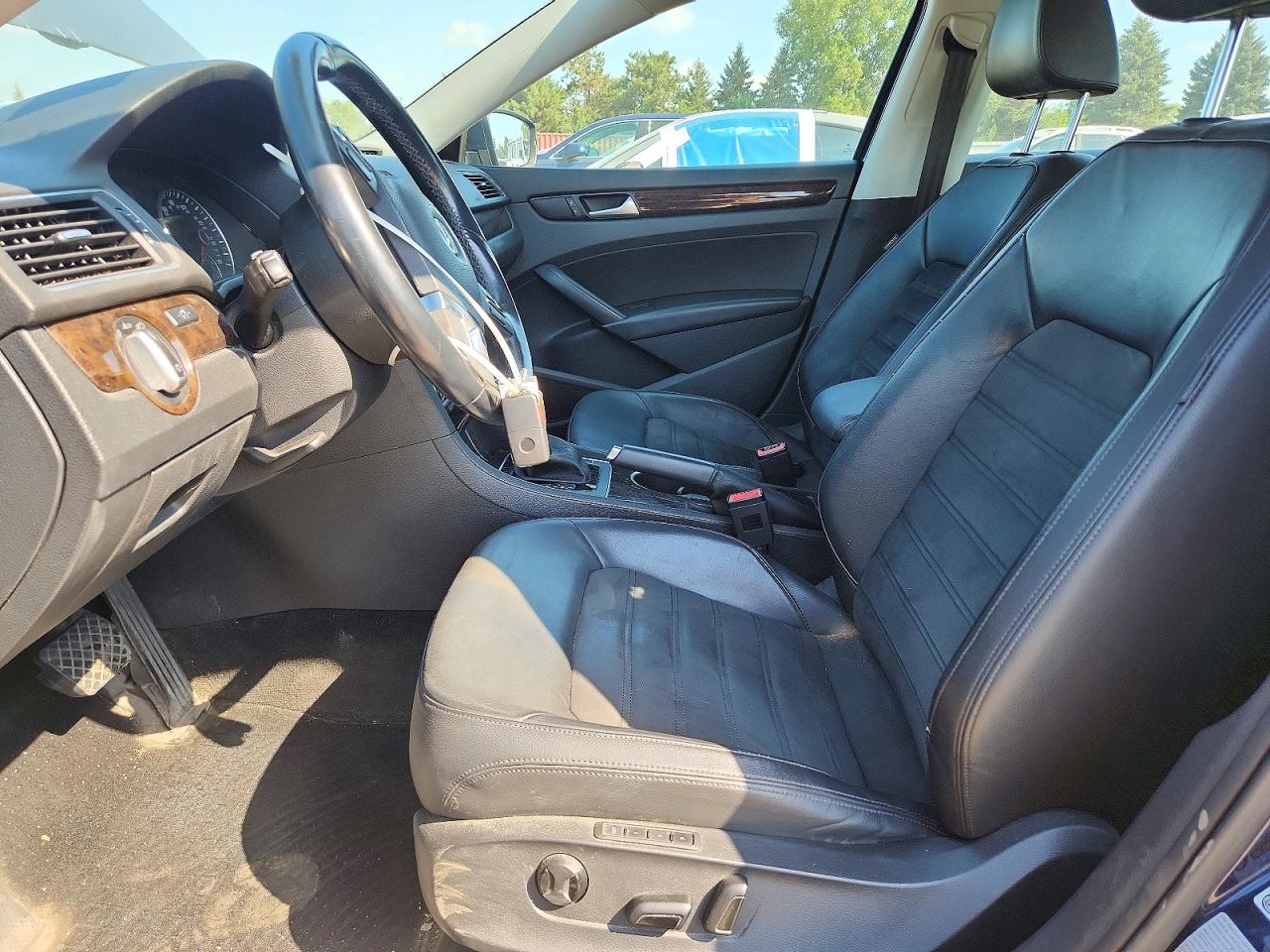 2015 Volkswagen Passat Sel Blue vin: 1VWCS7A3XFC052474