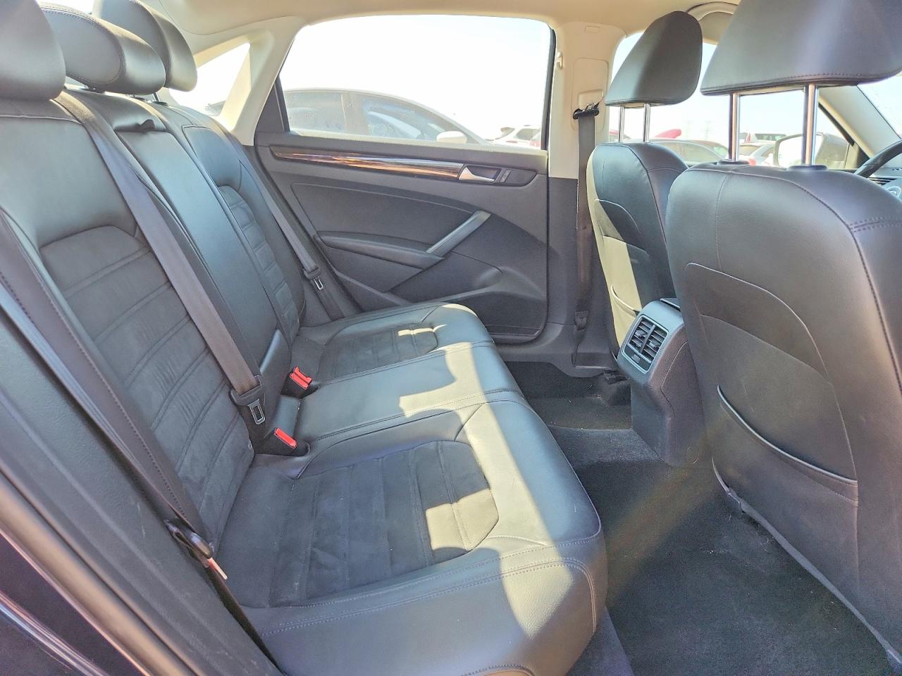 2015 Volkswagen Passat Sel Blue vin: 1VWCS7A3XFC052474