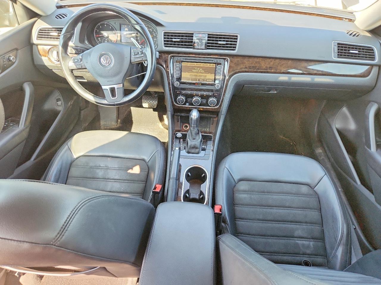 2015 Volkswagen Passat Sel Blue vin: 1VWCS7A3XFC052474