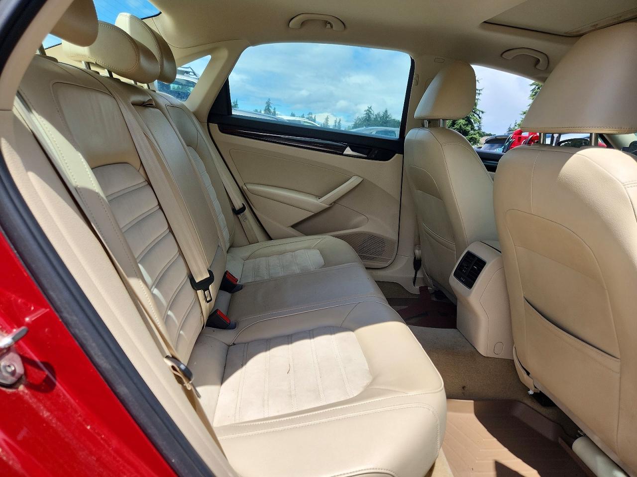 2015 Volkswagen Passat Sel Red vin: 1VWCS7A3XFC116142