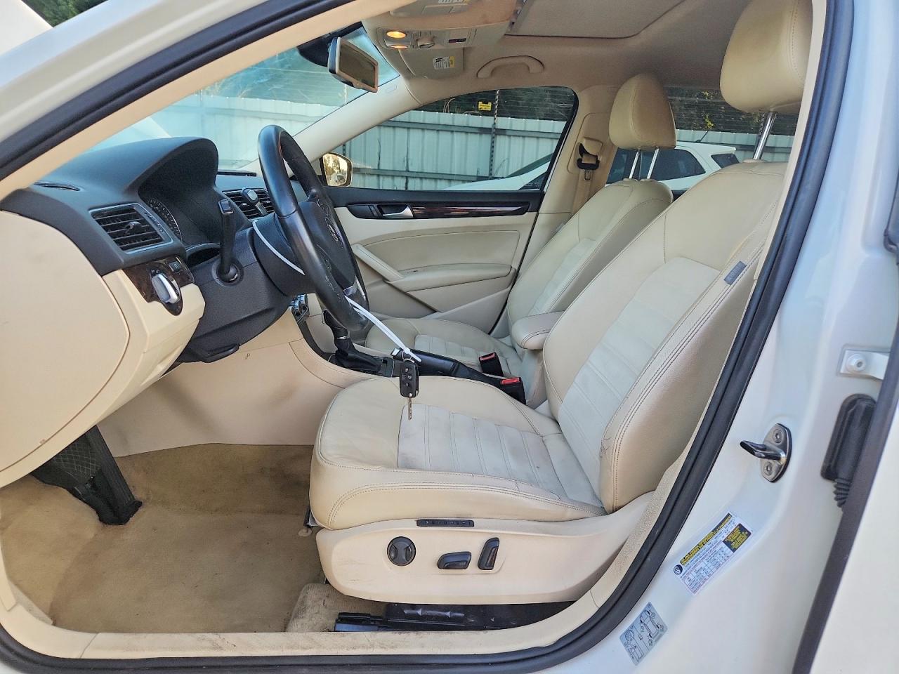 2014 Volkswagen Passat Sel White vin: 1VWCT7A30EC043326
