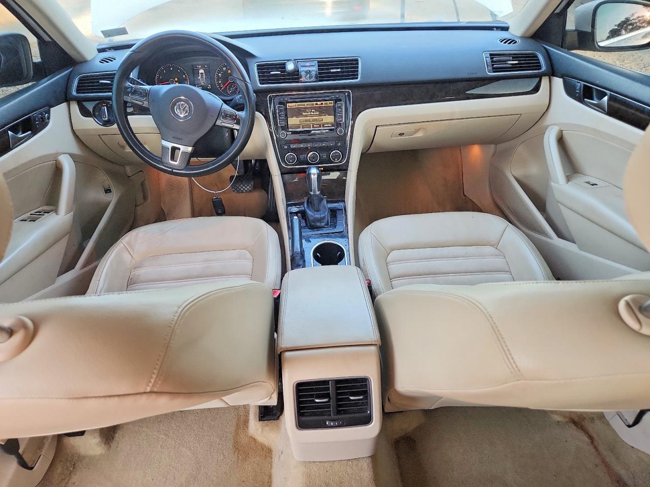 2014 Volkswagen Passat Sel White vin: 1VWCT7A30EC043326