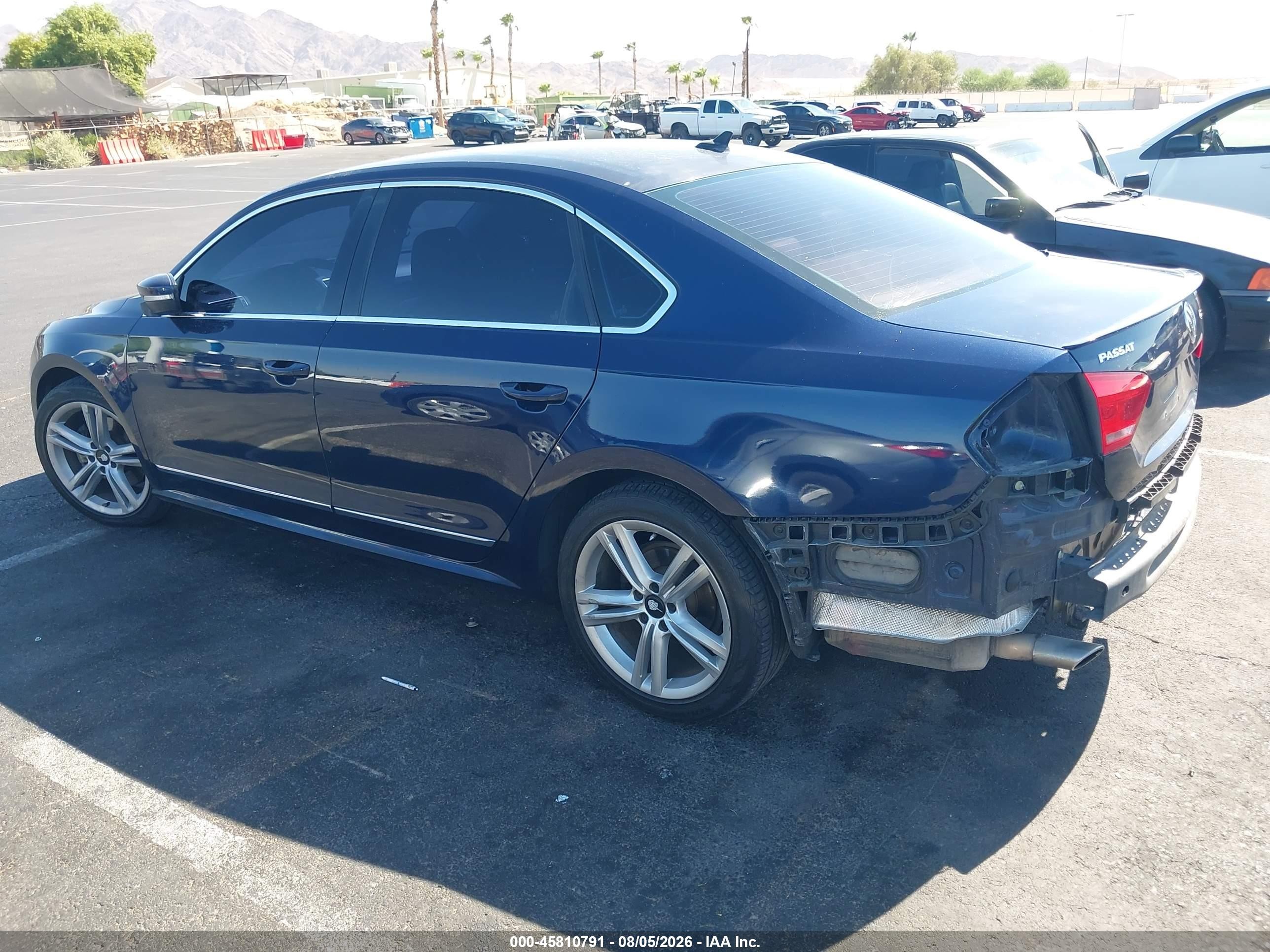 2014 Volkswagen Passat 1.8t Sel Premium Dark Blue vin: 1VWCT7A31EC033548