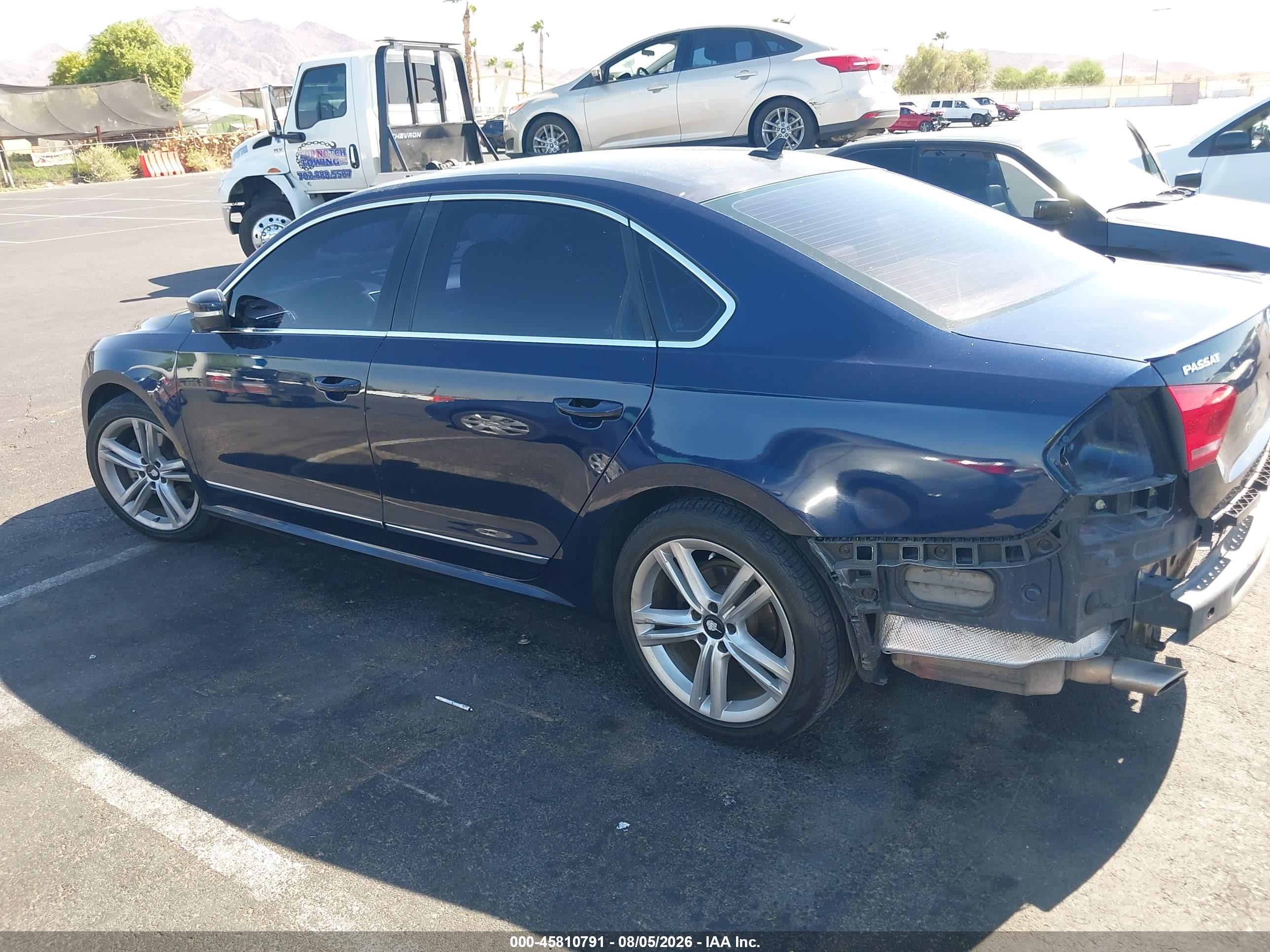 2014 Volkswagen Passat 1.8t Sel Premium Dark Blue vin: 1VWCT7A31EC033548