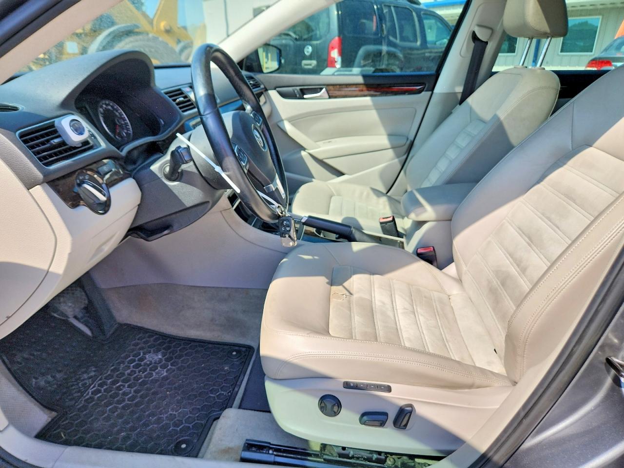 2014 Volkswagen Passat Sel Gray vin: 1VWCT7A31EC068283