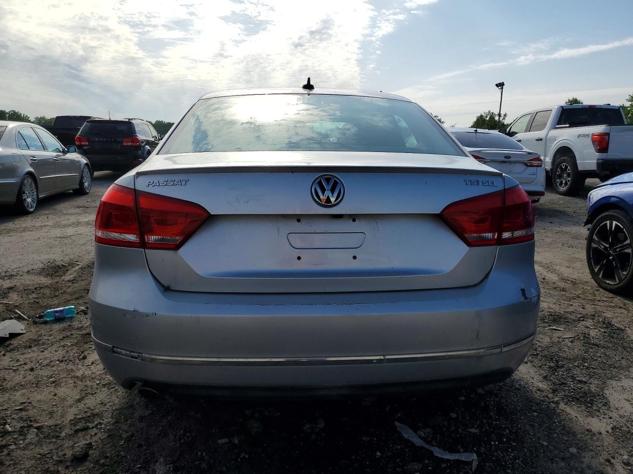 2014 Volkswagen Passat Sel Silver vin: 1VWCT7A33EC043482