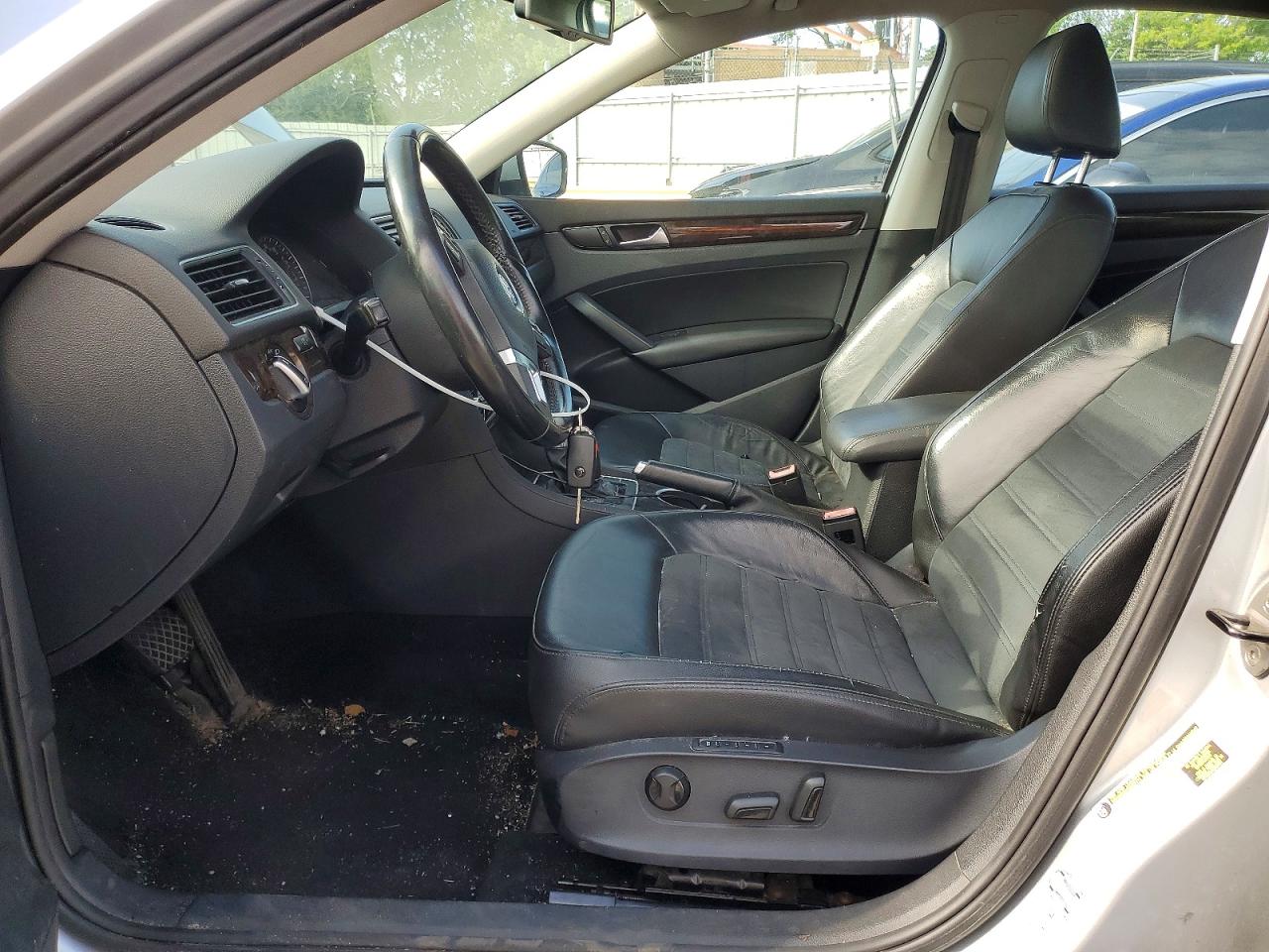 2014 Volkswagen Passat Sel Silver vin: 1VWCT7A33EC043482