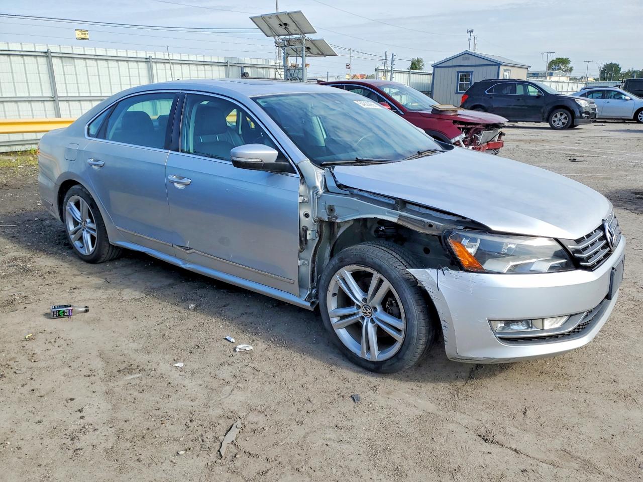 2014 Volkswagen Passat Sel Silver vin: 1VWCT7A33EC043482