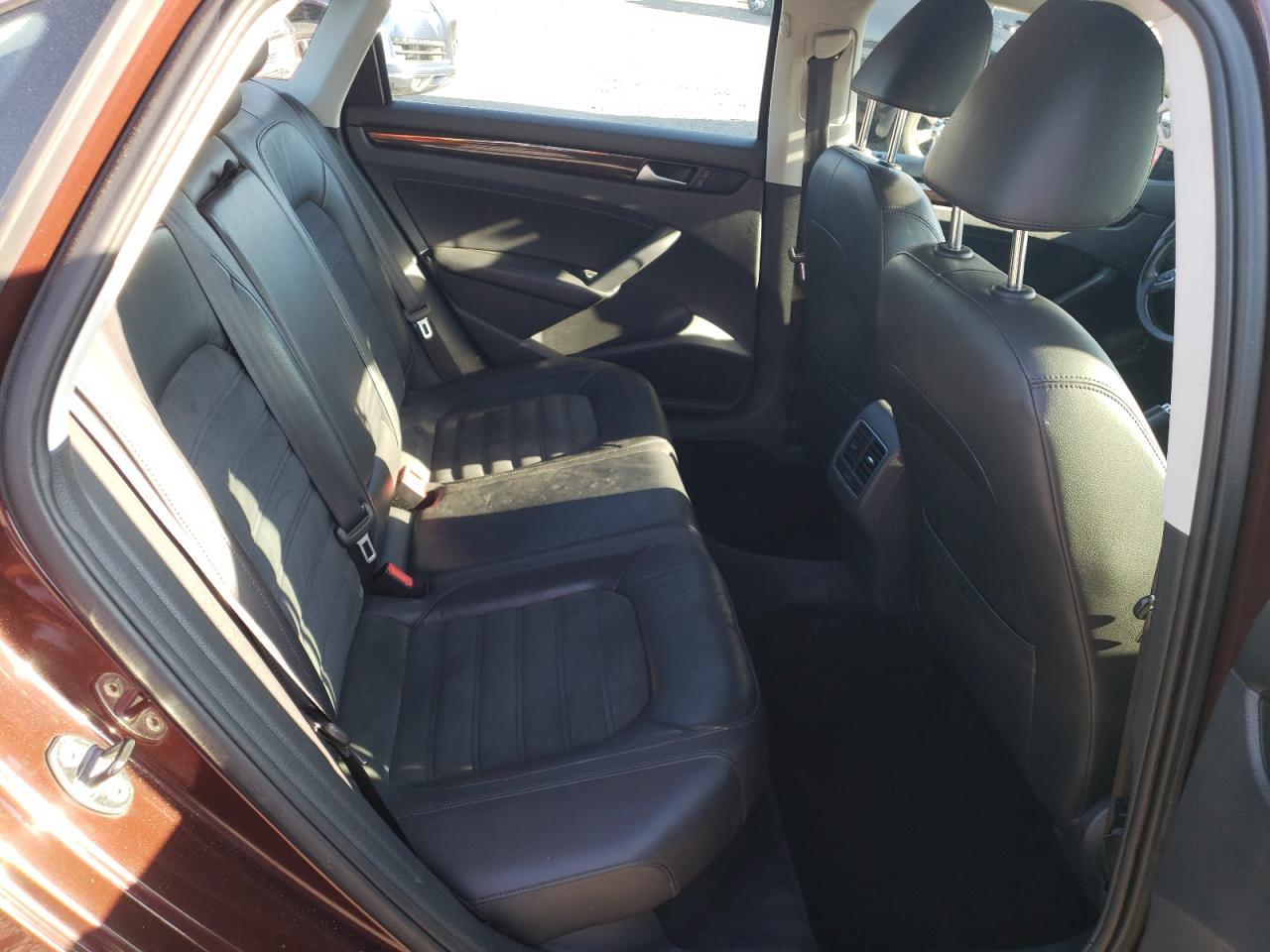 2014 Volkswagen Passat Sel Burgundy vin: 1VWCT7A33EC084971