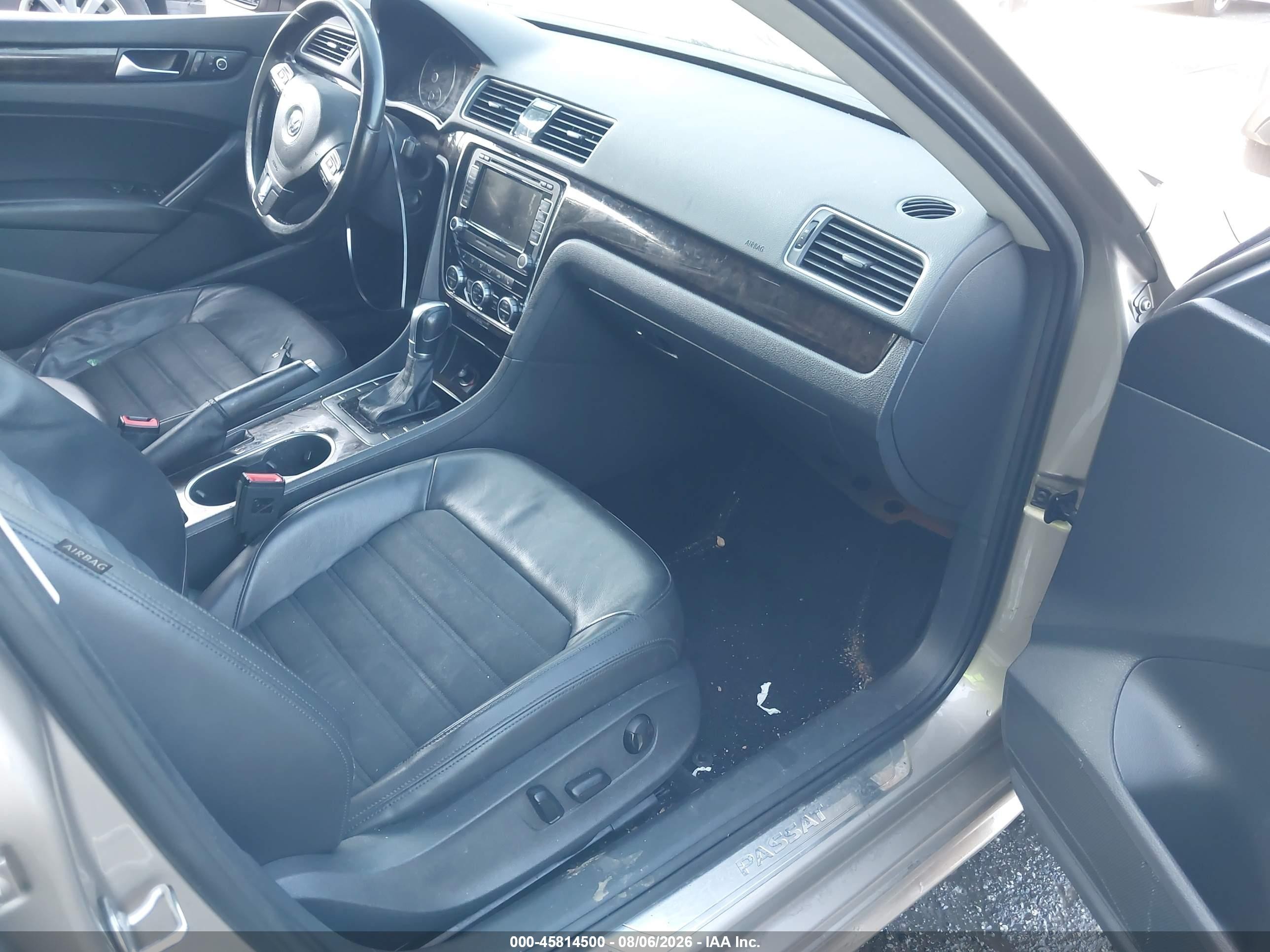 2015 Volkswagen Passat 1.8t Sel Premium Gold vin: 1VWCT7A33FC027008