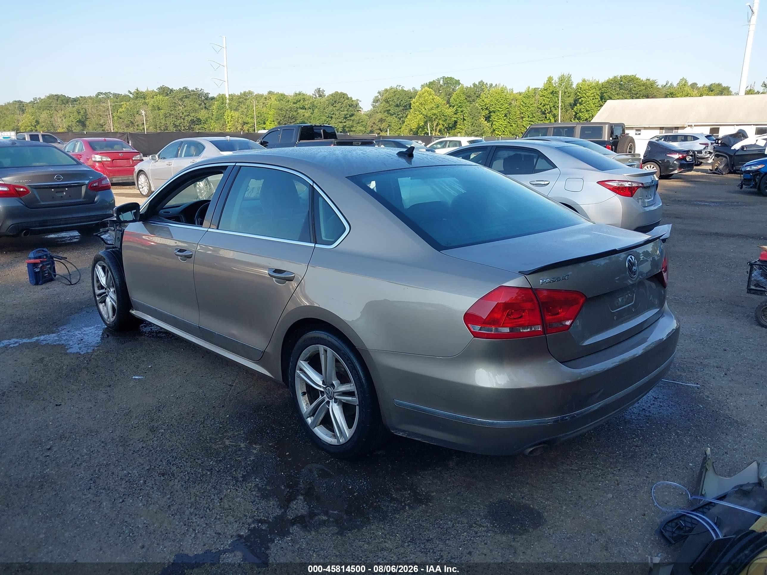 2015 Volkswagen Passat 1.8t Sel Premium Gold vin: 1VWCT7A33FC027008