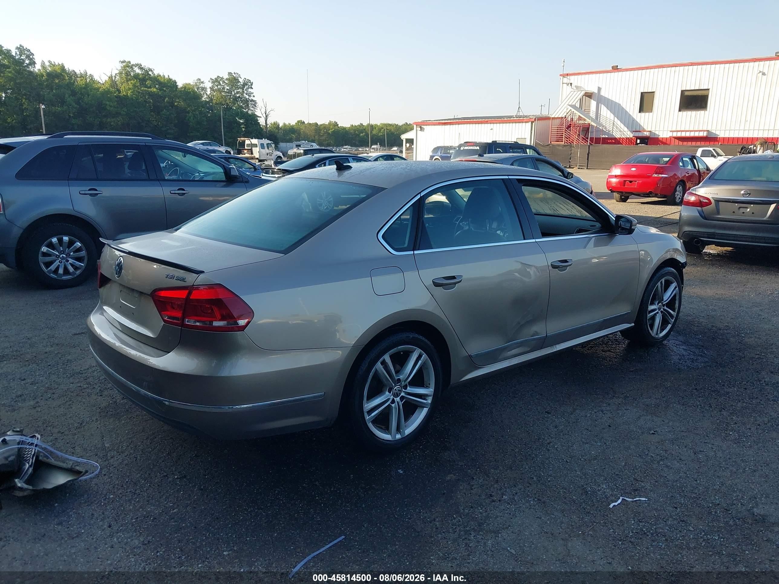 2015 Volkswagen Passat 1.8t Sel Premium Gold vin: 1VWCT7A33FC027008