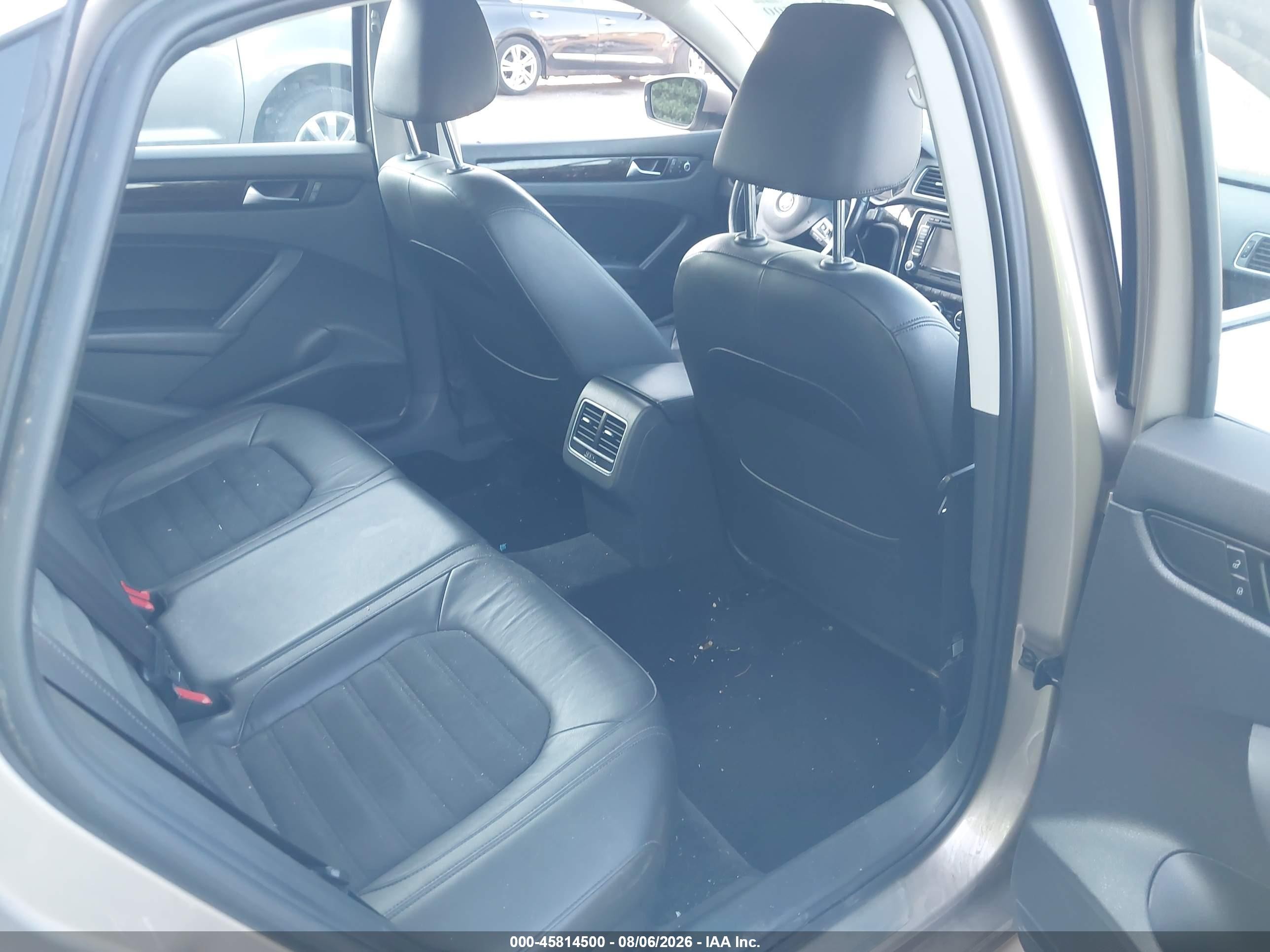 2015 Volkswagen Passat 1.8t Sel Premium Gold vin: 1VWCT7A33FC027008